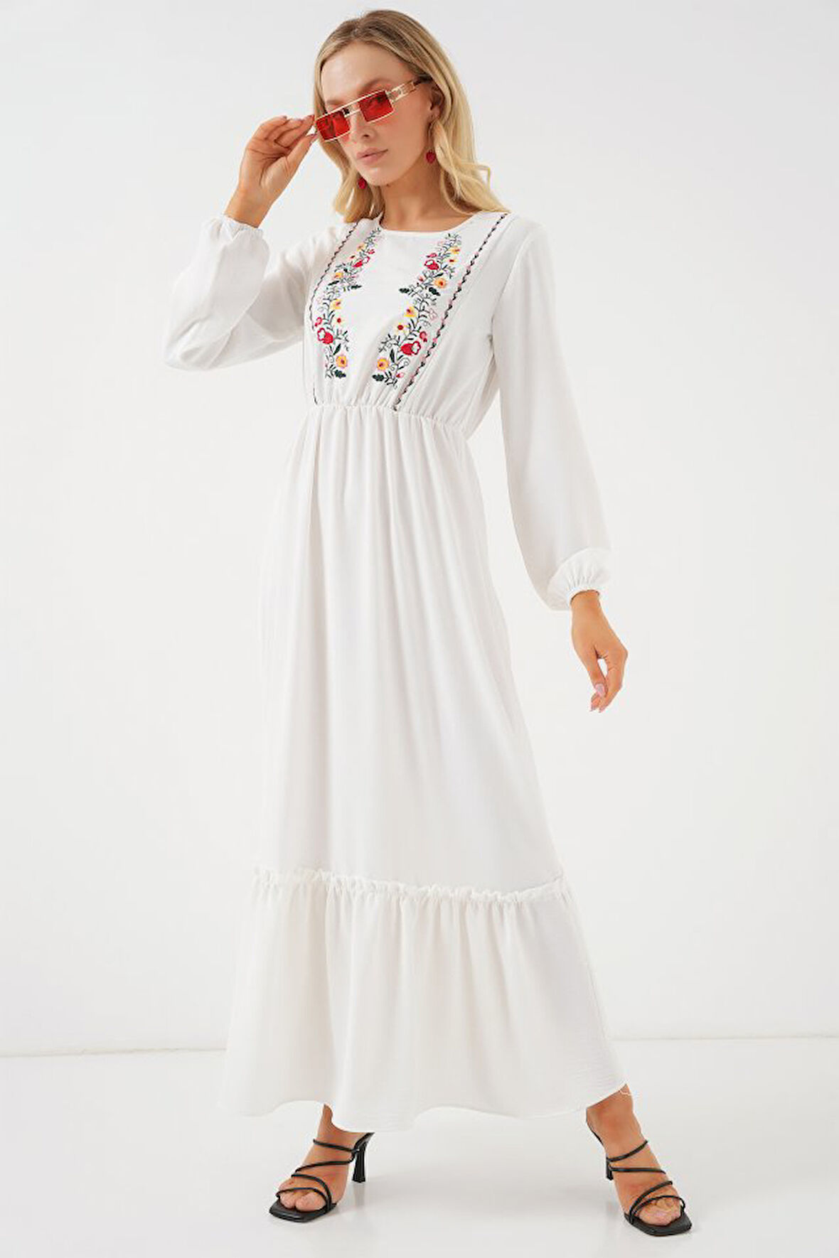 Yonca Moda Evi Nakışlı Uzun Tesettür Elbise 2550 - Beyaz