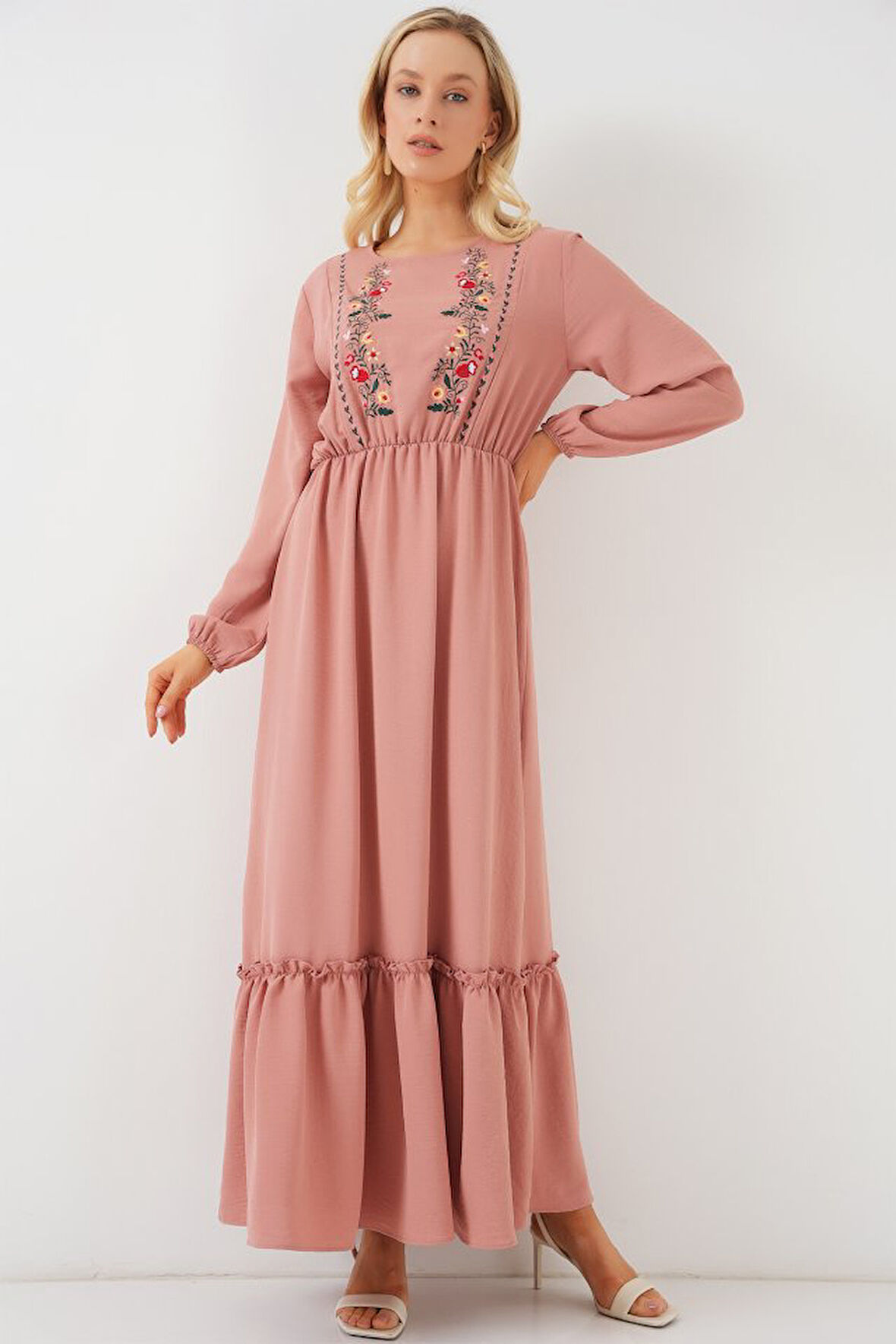 Yonca Moda Evi Nakışlı Uzun Tesettür Elbise 2550 - Pudra