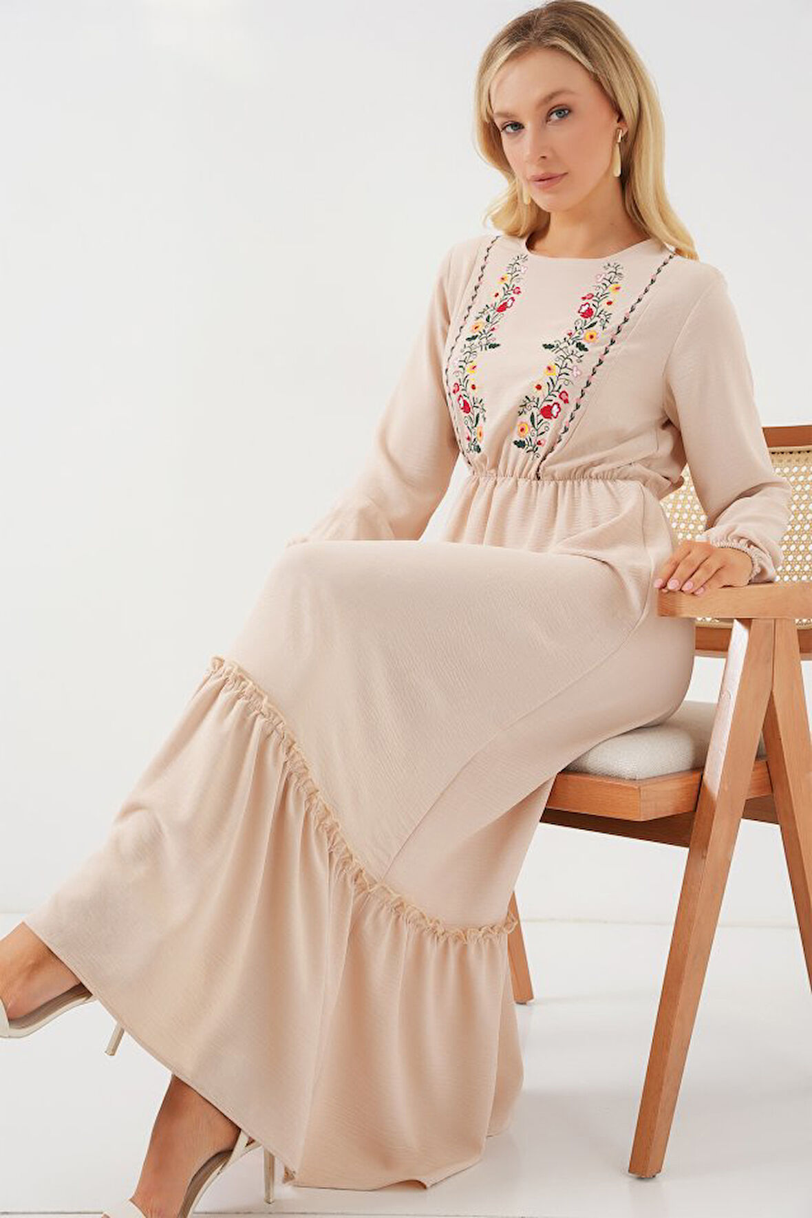 Yonca Moda Evi Nakışlı Uzun Tesettür Elbise 2550 - Krem