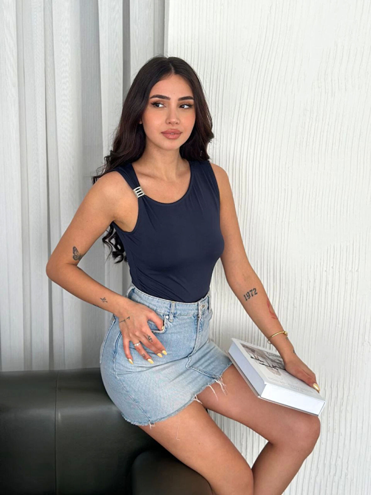 Yonca Moda Evi Osy Modal Yumuşak Dokulu Kumaş Bisiklet Yaka Sıfır Kol Bluz Omuz Toka Aksesuar Detaylı - Lacivert