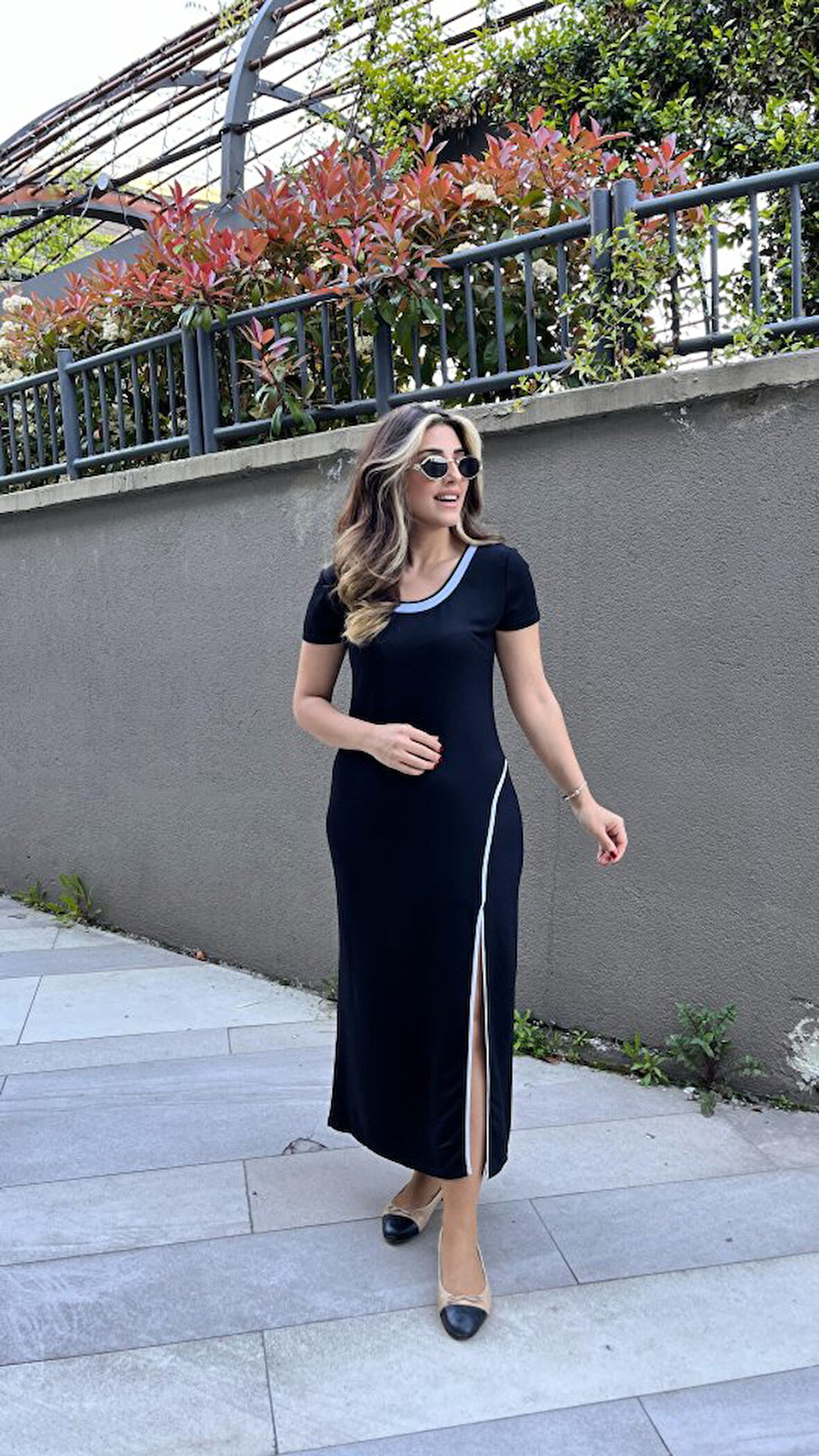 Yonca Moda Evi Kadın Yuvarlak Ribana Yaka Beyaz Yırtmaç Detaylı Viskon Tam Boy Elbise