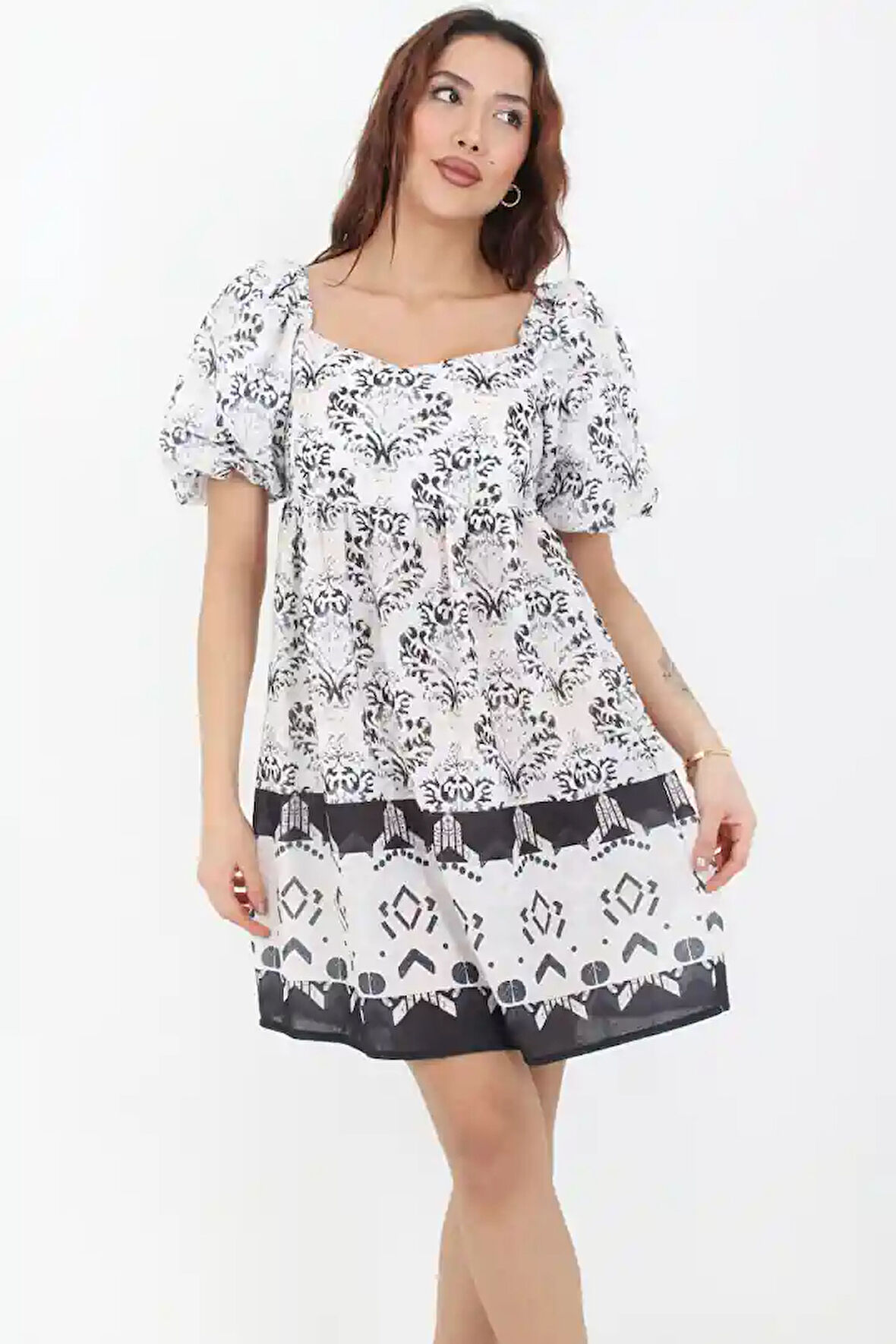 Siyah Beyaz Desenli Brode Kadın Elbise