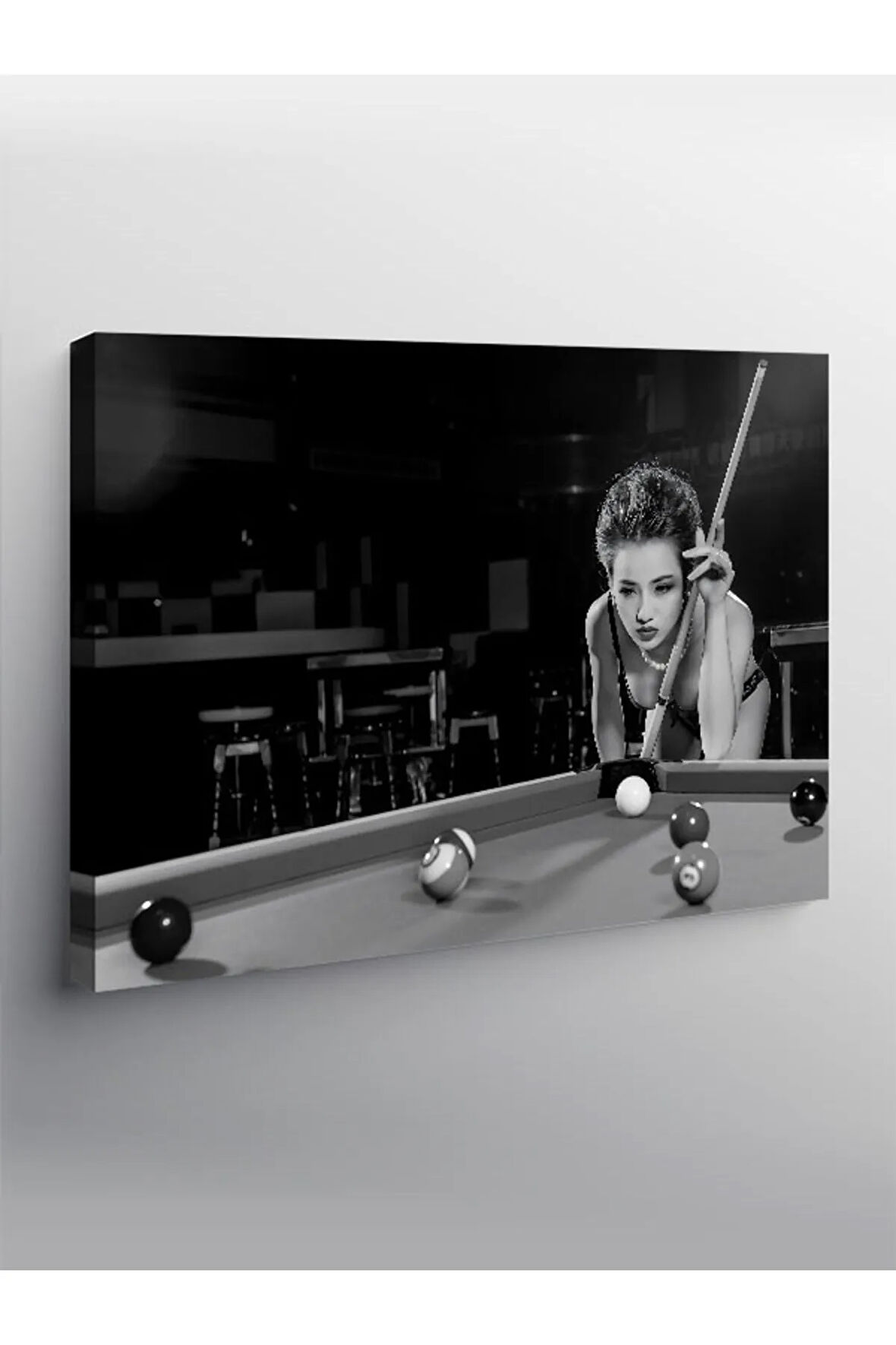 Kanvas Tablo Bilardo Oynayan Kadın