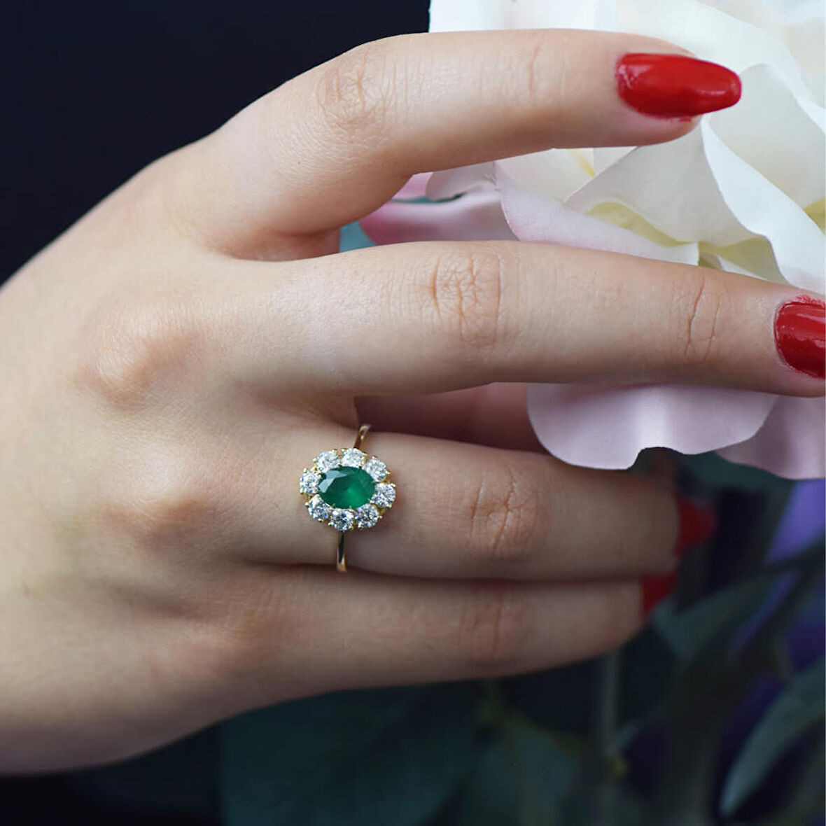 Oval Yeşil Taşlı Altın Yüzük