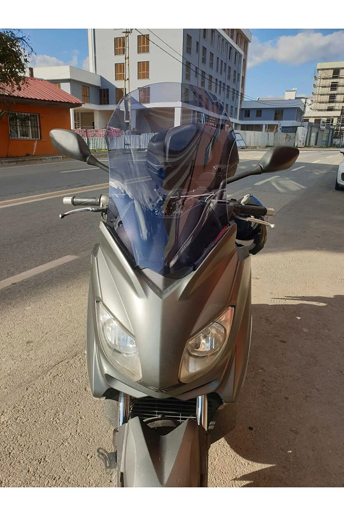 Yamaha Xmax 250 Ön cam 2011 2013 Model Yılı 55cm Açıkfüme Renk 4mm Orta Boylu Cam
