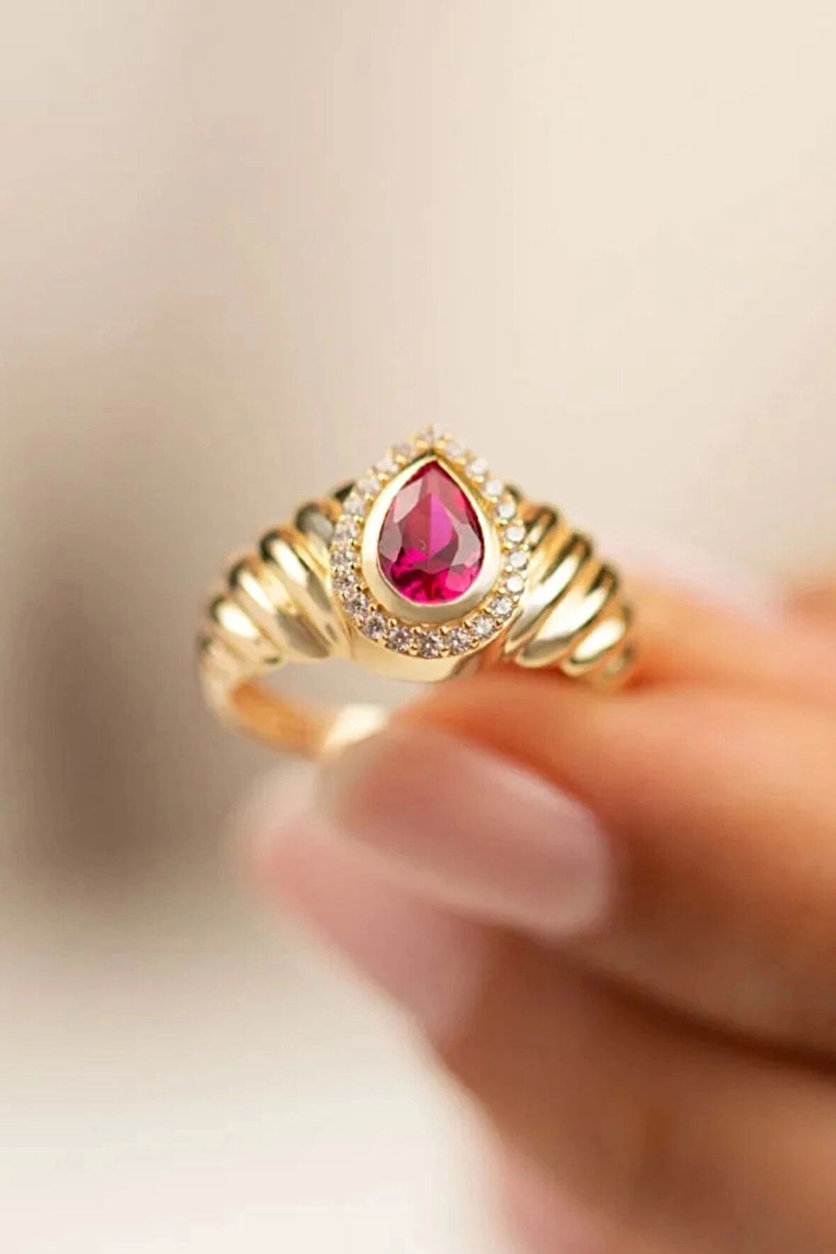 Burgulu Şovalye Altın Yüzük