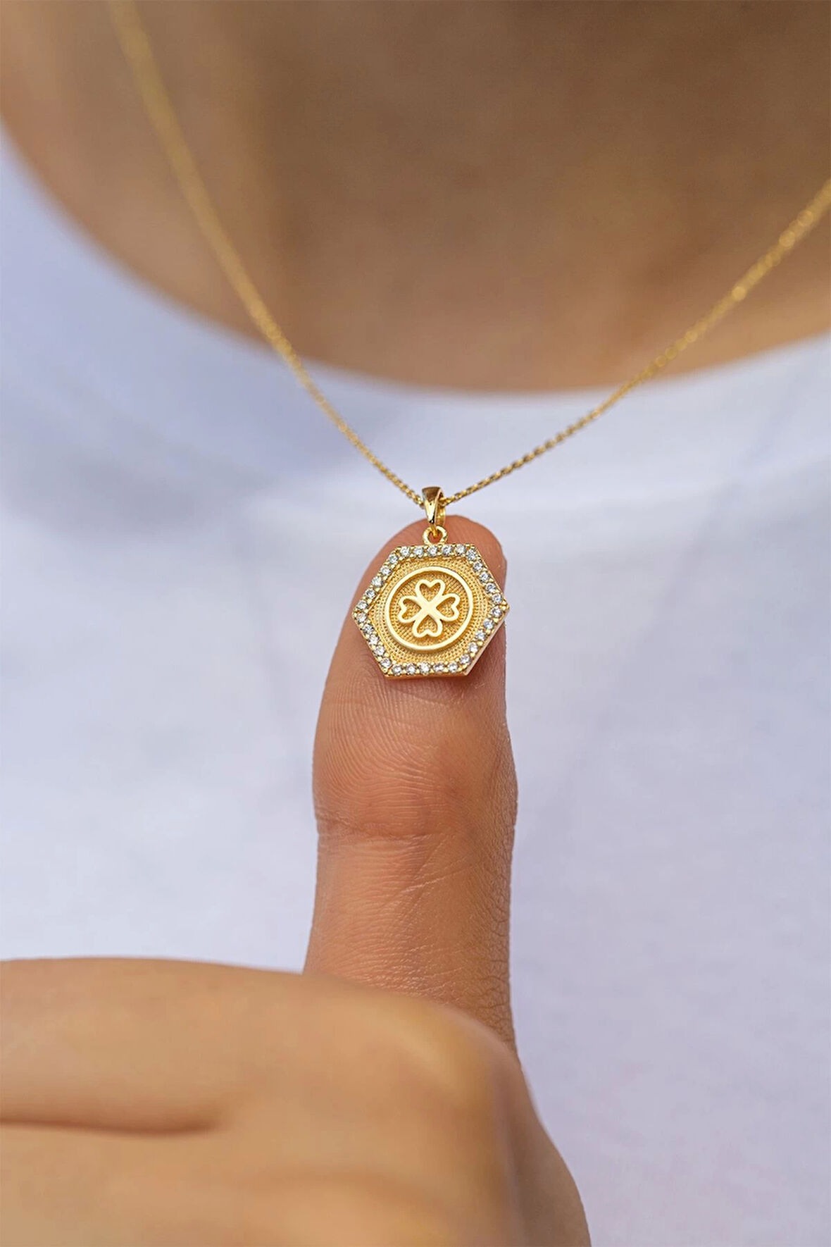 İçi Yoncalı Altıgen Altın Kolye