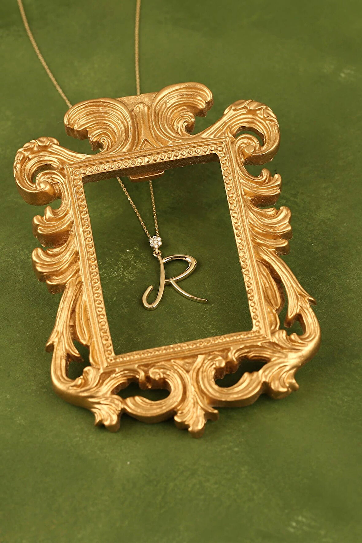 R Harf Altın Kolye