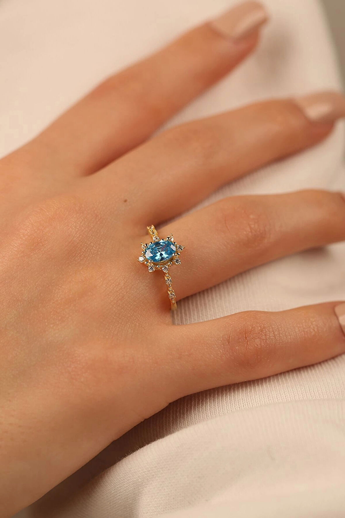 Opal Taşlı Lotus Altın Yüzük