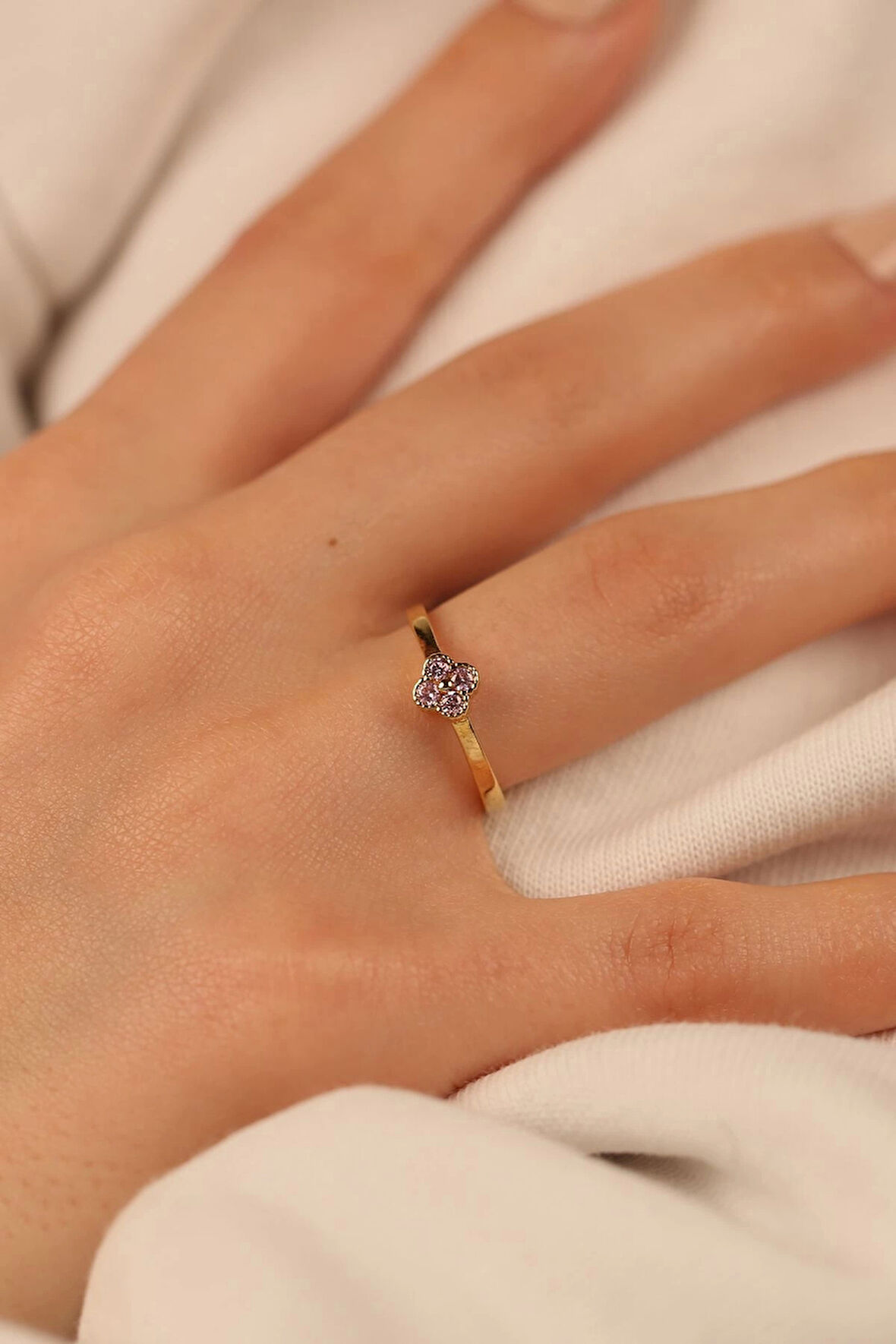 Minimal Yonca Altın Yüzük