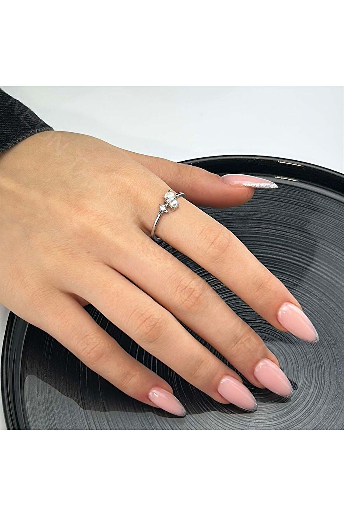 Zirkon Taşlı, Mineli Incili Paslanmaz Yüzük 132 Kasa Gümüş Renk Ayarlanabilir