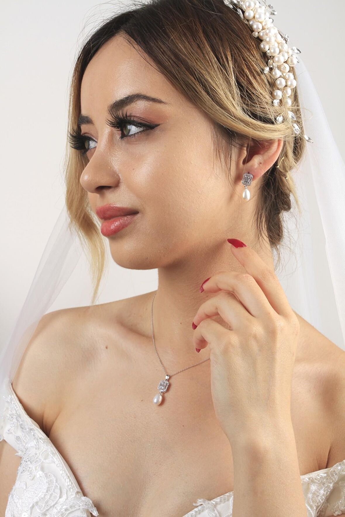 Birinci1926 14 Ayar Beyaz AltınKadın Baget Taşlı İnci Sallantı Set