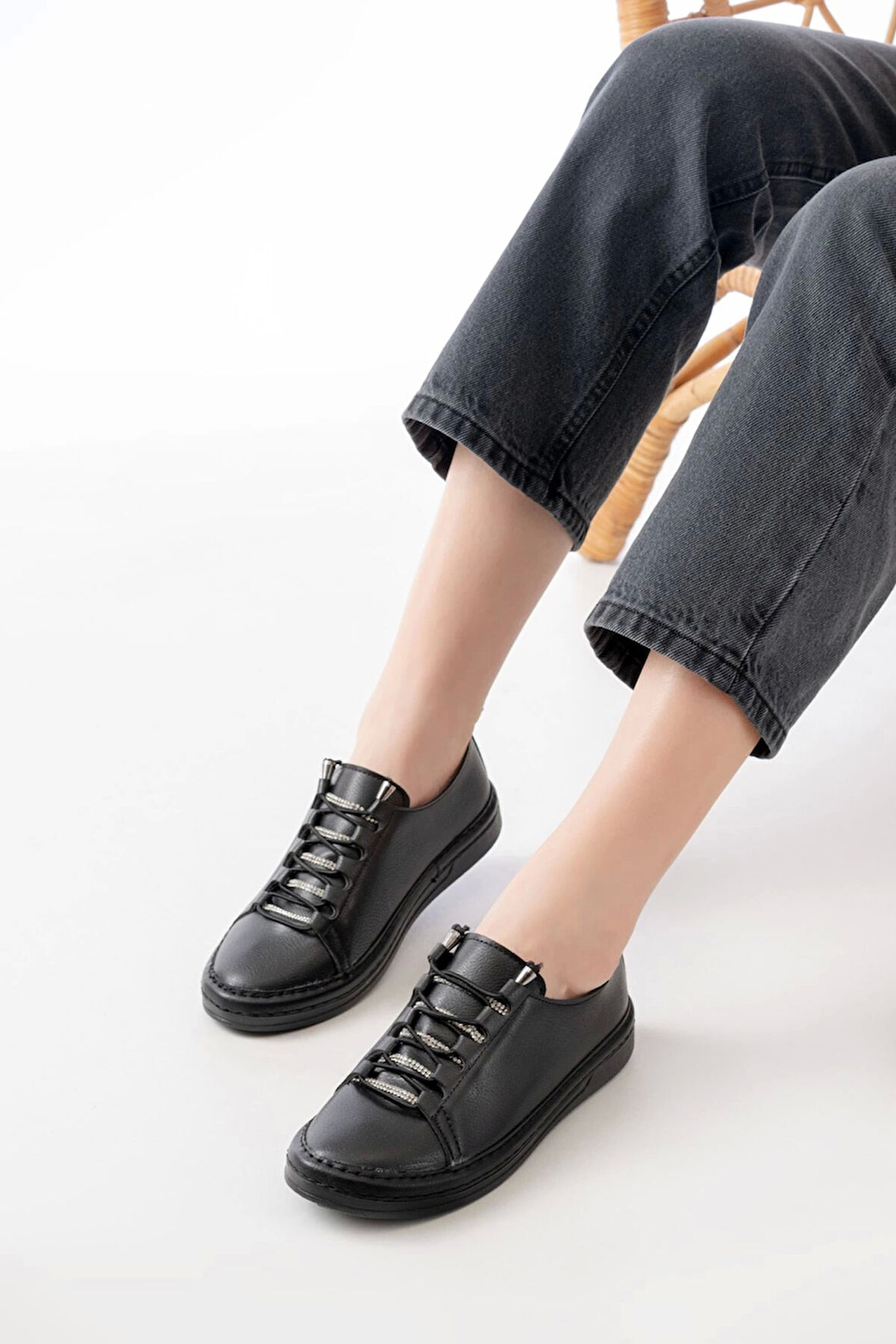 Mk-9026 Siyah Bağcıklı  Taş Aksesuarlı Günlük Spor Ayakkabı