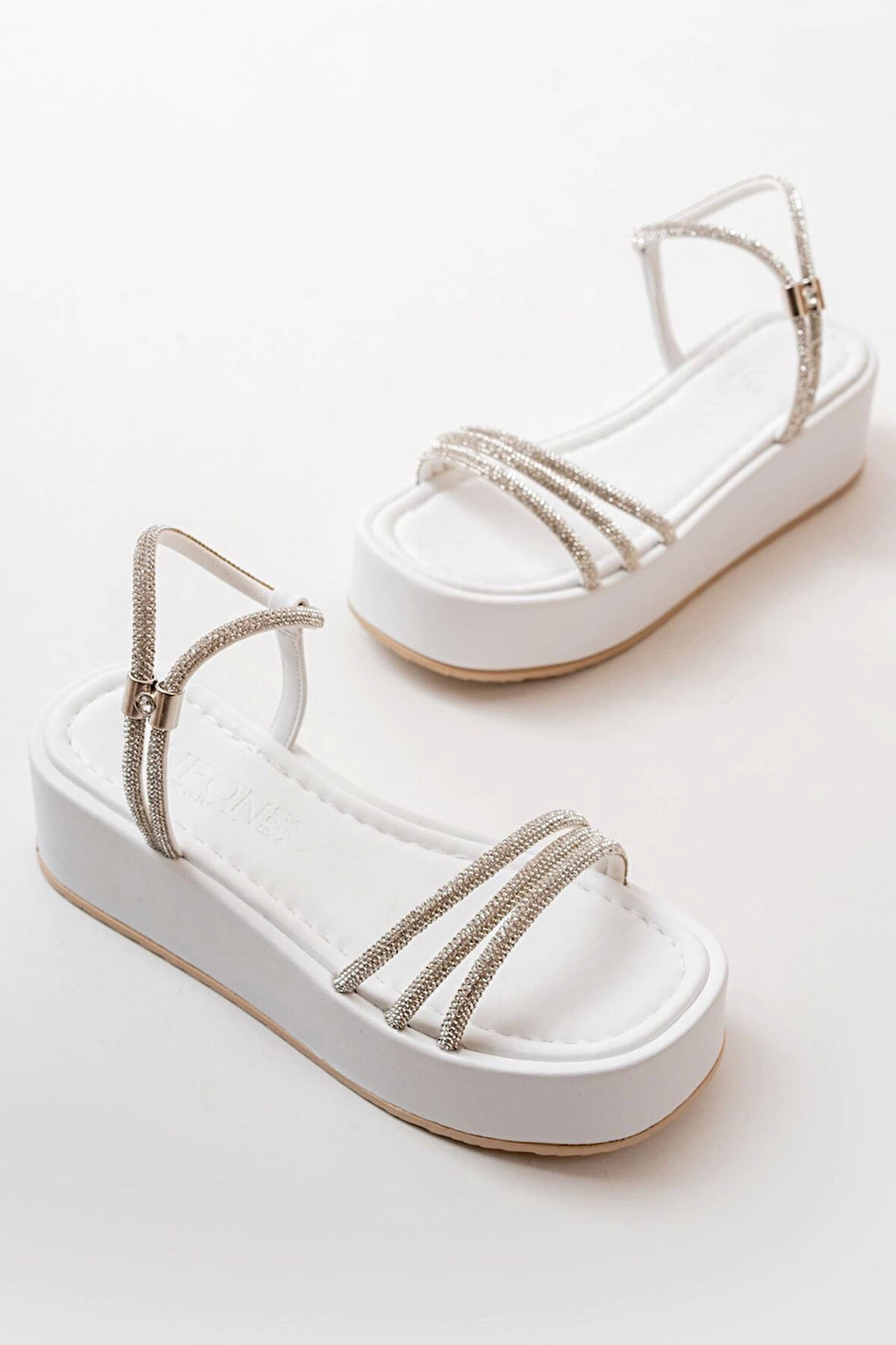 861-1100 Beyaz Günlük Gümüş Taşlı Dolgu Kadın Sandalet