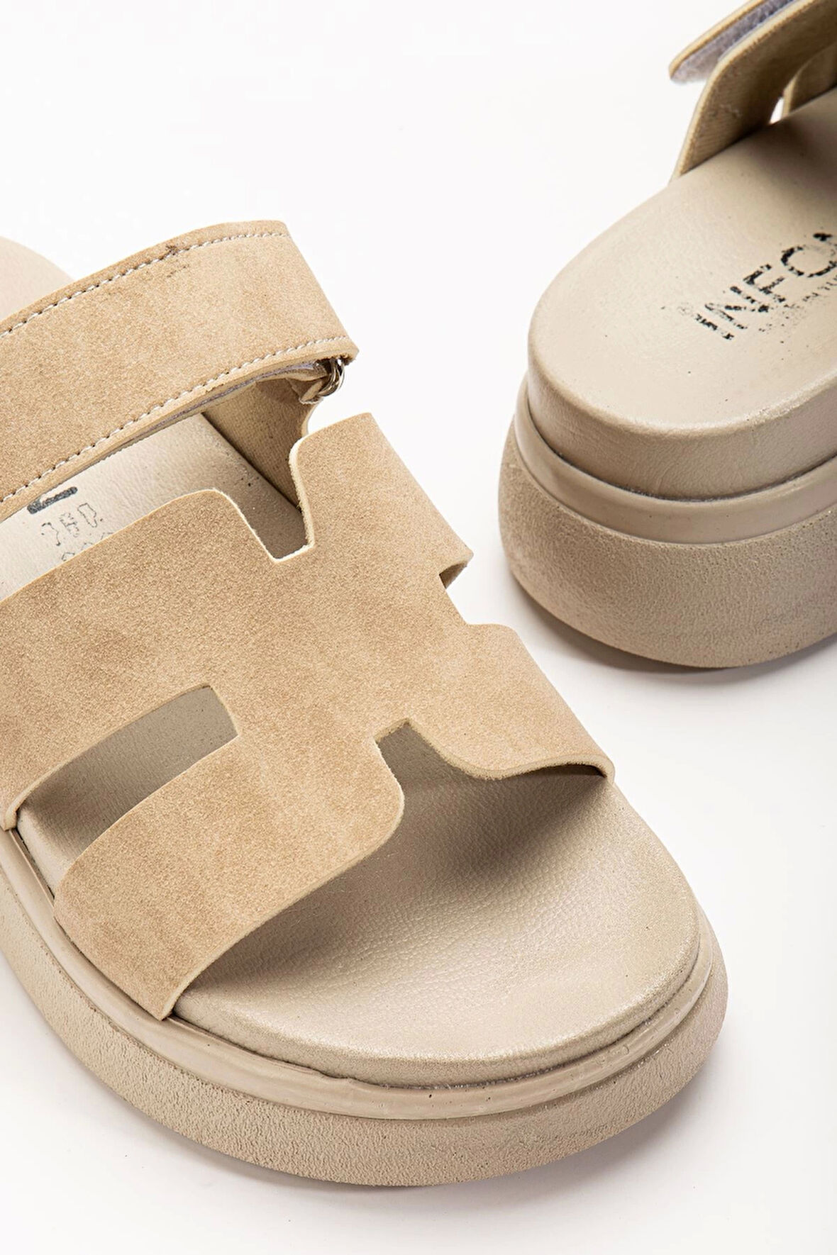 24422-hermes Bej Dolgu Topuk Kadın Sandalet