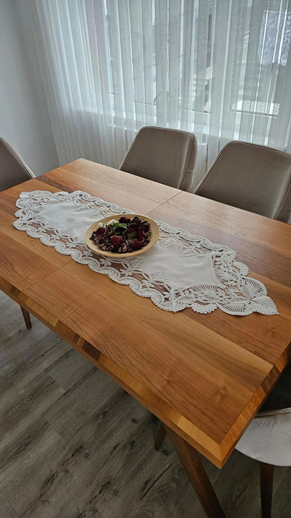 Fransız Dantelli Keten Gardeya Lüx Runner