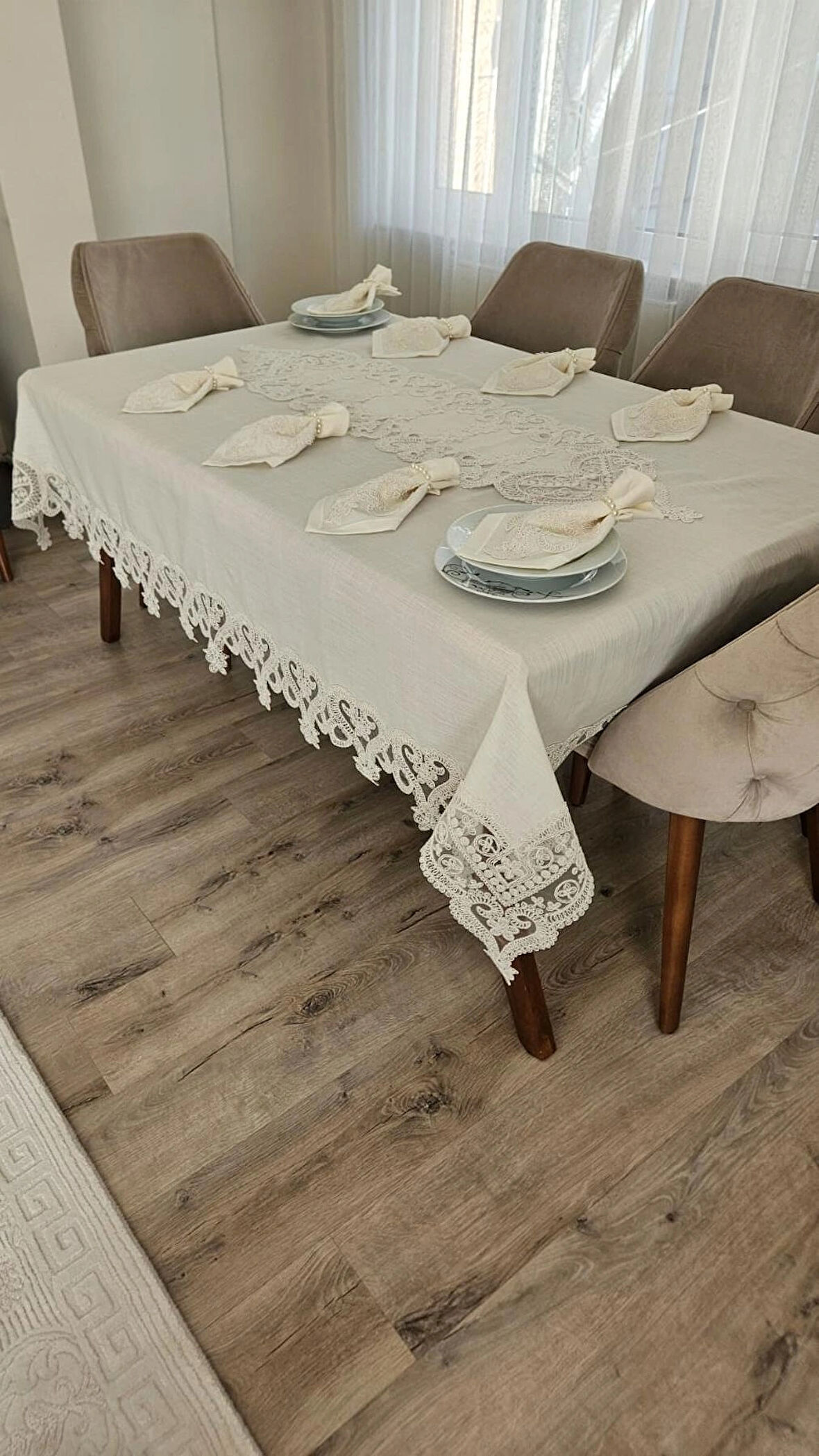 Lüx Gardenya Keten 8 Kişilik 18 Parça Kalp Desenli Ağır Dantelli Leke Tutmaz Masa Örtüsü