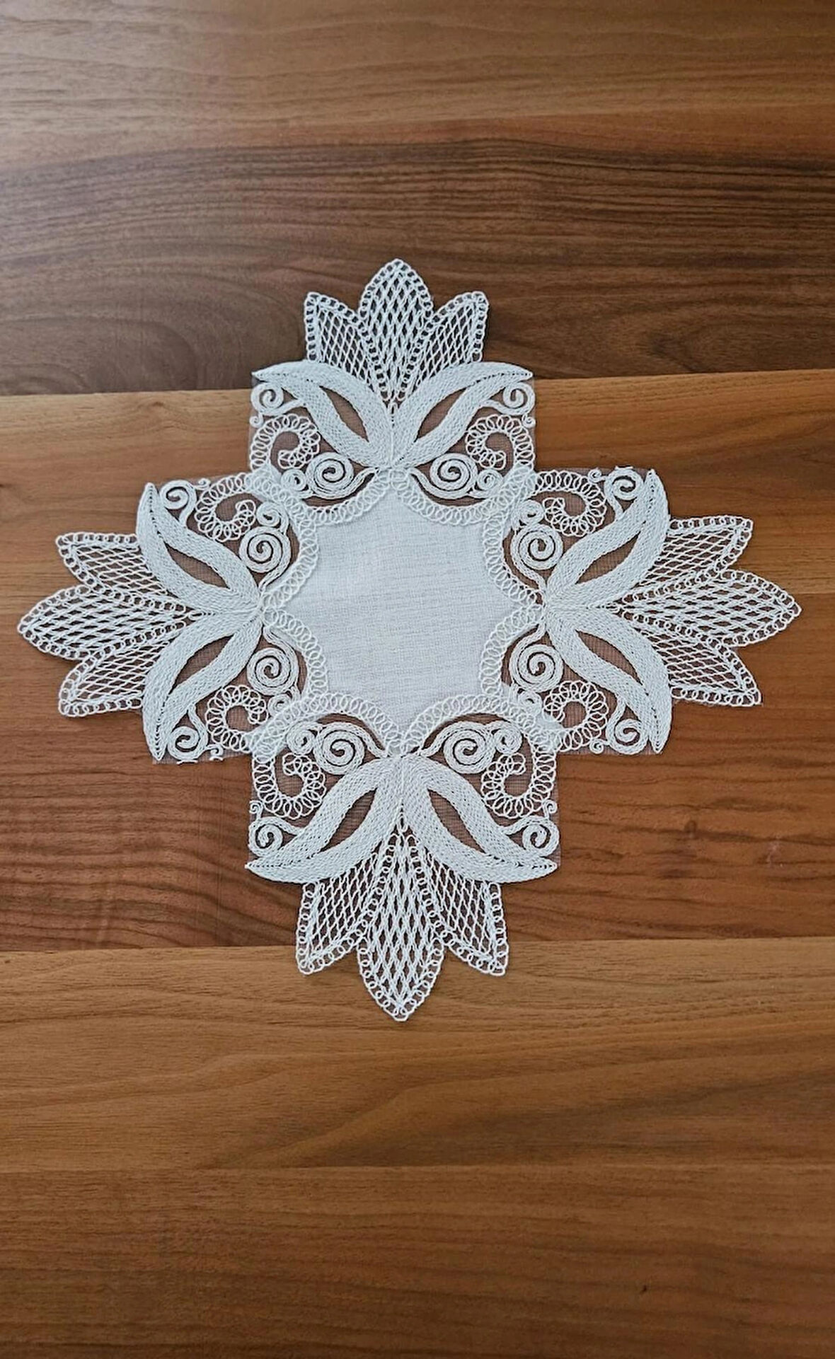 Fransız Dantelli Zigon Sehpa Örtüsü