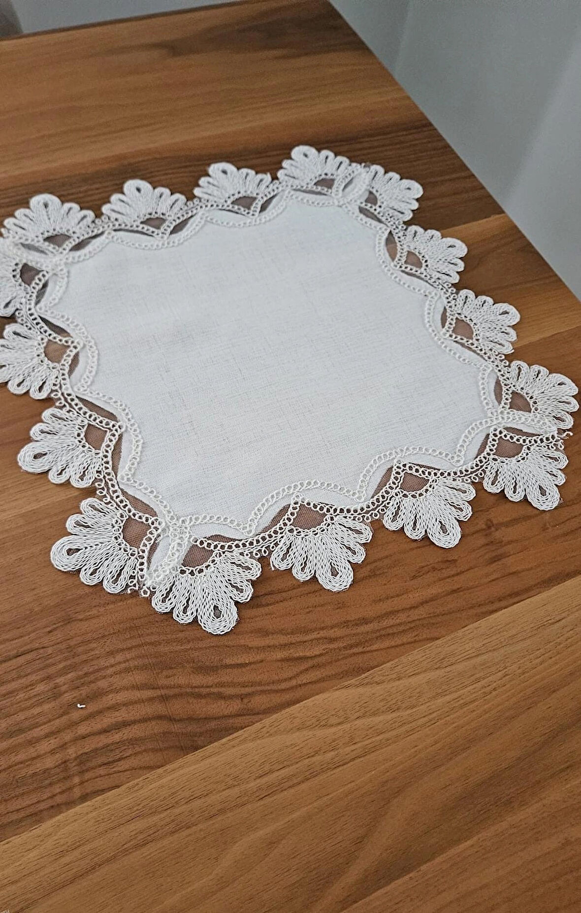 Fransız Dantelli Zigon Sehpa Örtüsü