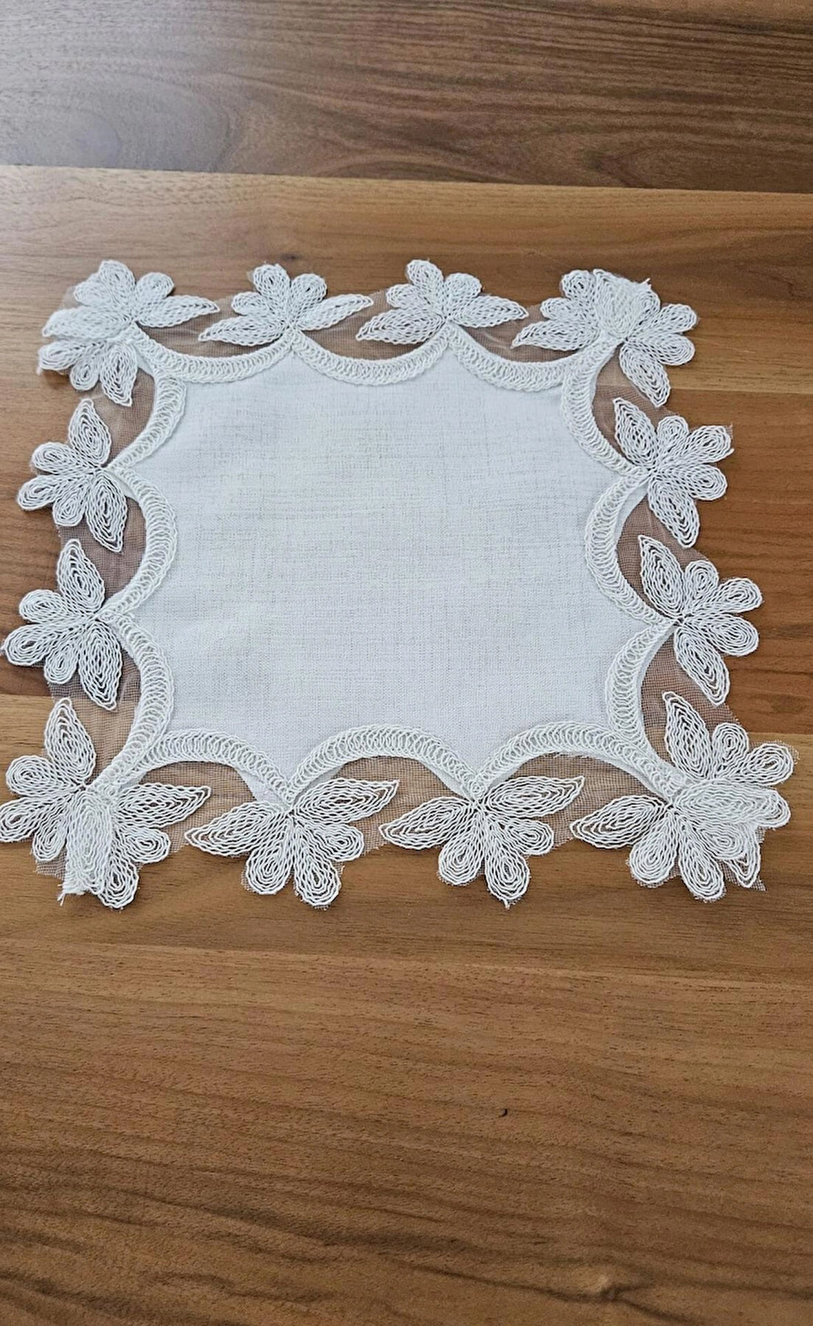 Fransız Dantelli Zigon Sehpa Örtüsü