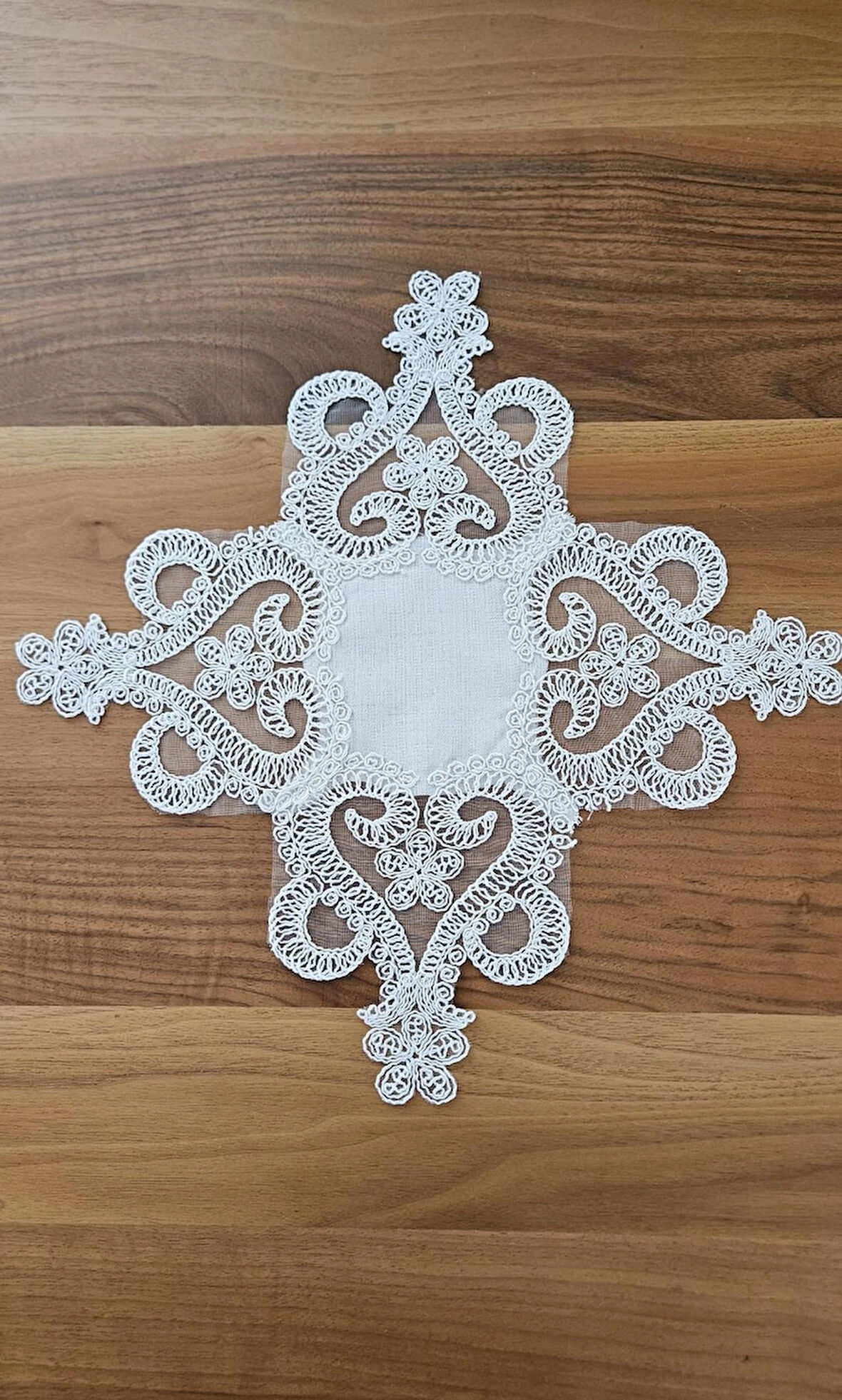 Fransız Dantelli Zigon Sehpa Örtüsü