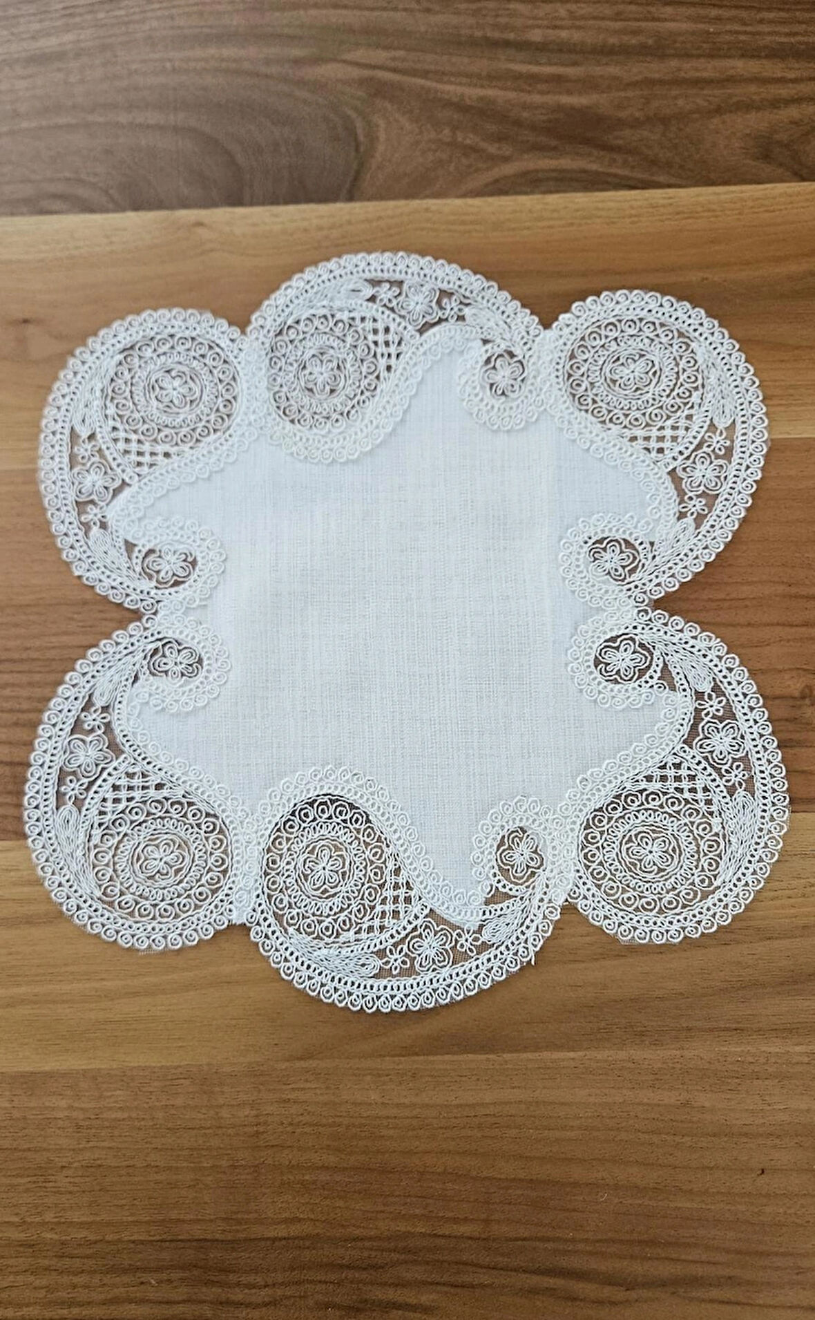Fransız Dantelli Zigon Sehpa Örtüsü