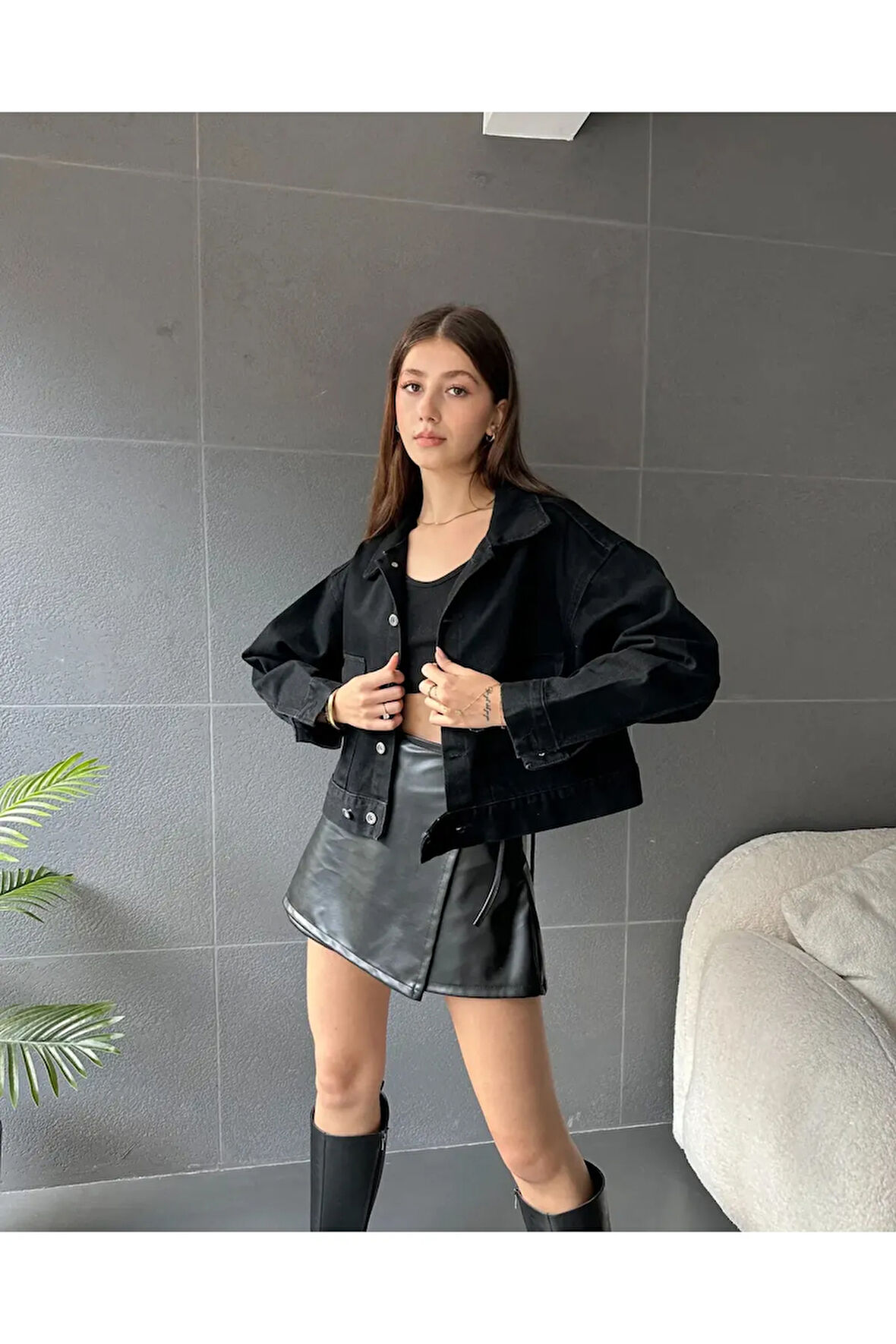 ÇİFT CEPLİ BELİNDE DÜĞME DETAYLI KOT CEKET