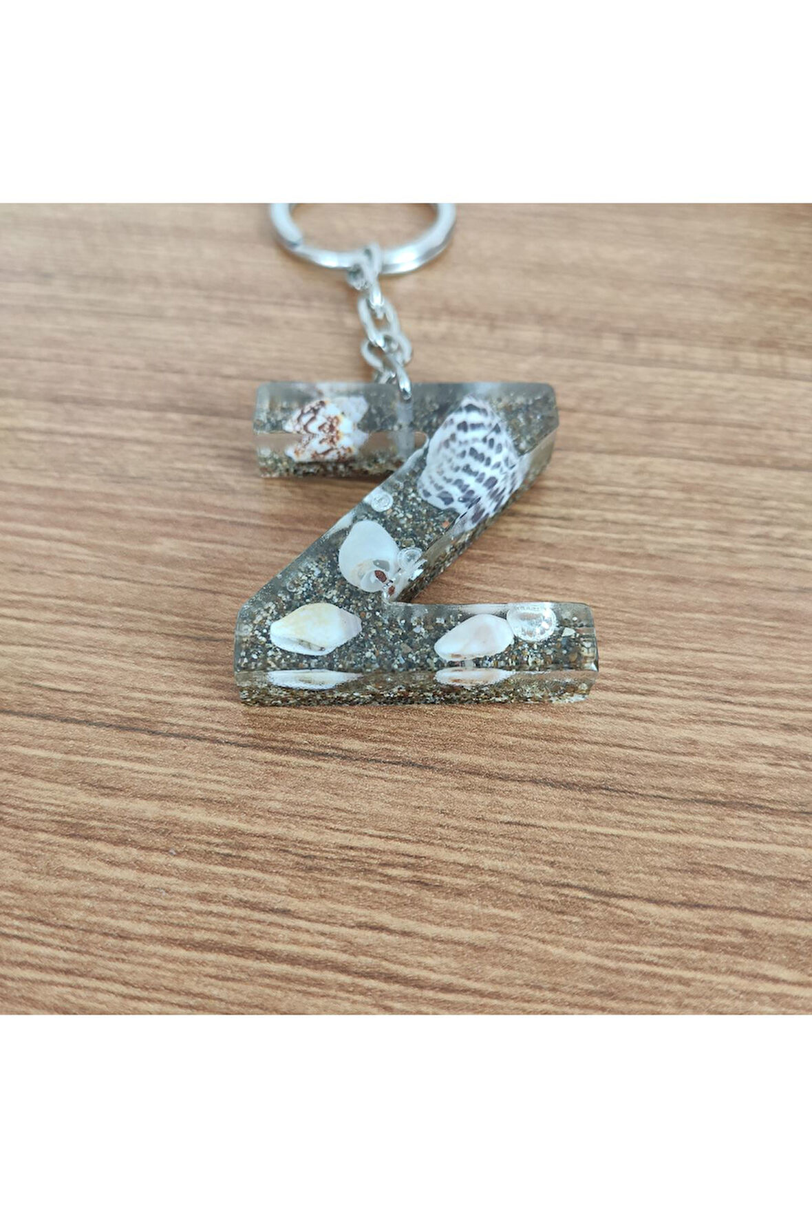 "Z" HARFİ - Kıyı Esintisi Harf Anahtarlık (A–Z) – Gerçek Deniz Kabuğu, Kum ve Şeffaf Epoksi– El Yap