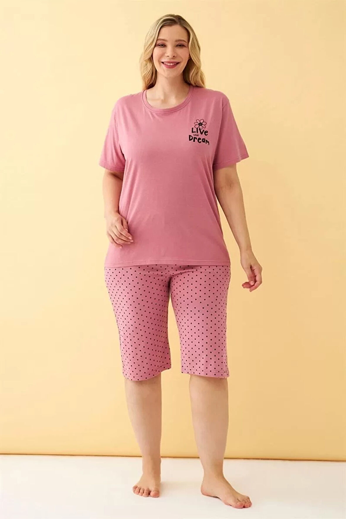 Kadın Somon “Live the Dream” Yazılı Büyük Beden Kapri Pijama Takımı