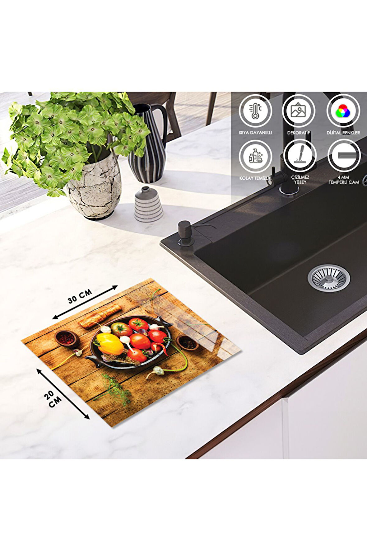 Cam Kesme Tahtası Otantik Görünümlü Tencere İçinde Sebzeli