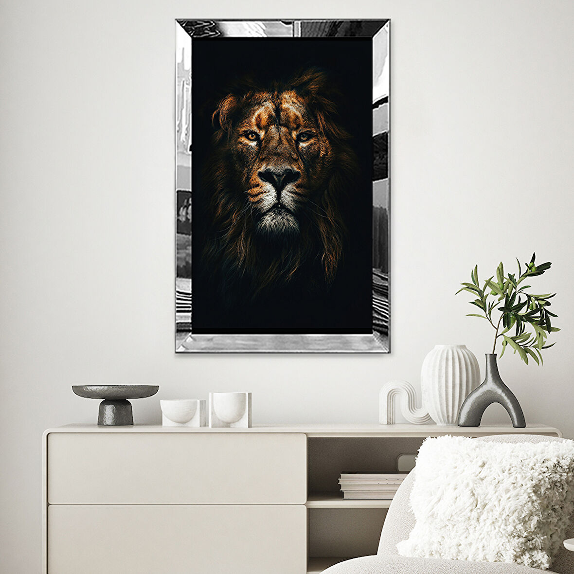 GÜMÜŞ  AYNALI PLEKSİ ÇERÇEVELİ SİYAH TEMA ÜZERİNE ASLAN TABLOSU