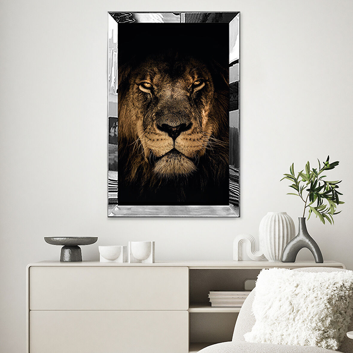 GÜMÜŞ  AYNALI PLEKSİ ÇERÇEVELİ SİYAH TEMA ÜZERİNE ASİL ASLAN TABLOSU