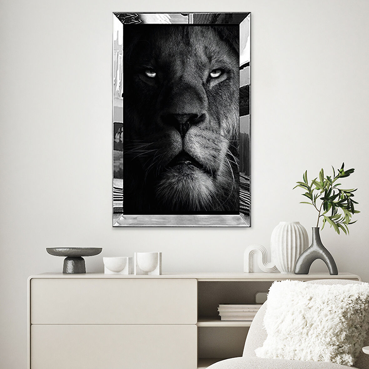 GÜMÜŞ  AYNALI PLEKSİ ÇERÇEVELİ SİYAH BEYAZ YAKIN GÖRÜNTÜ ASLAN TABLOSU