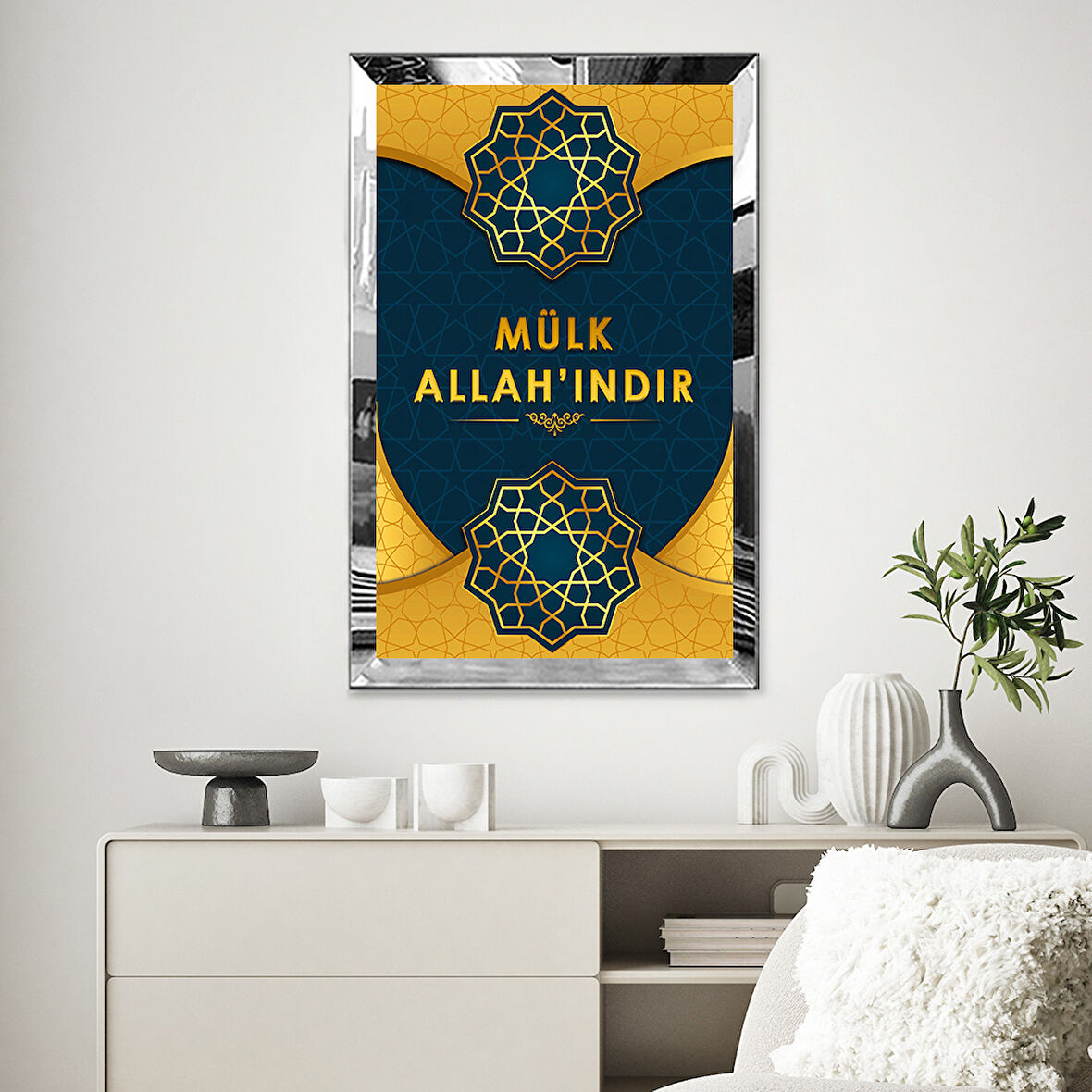 GÜMÜŞ  AYNALI PLEKSİ ÇERÇEVELİ MÜLK ALAH'INDIR YAZILI DİNİ İSLAMİ TABLO