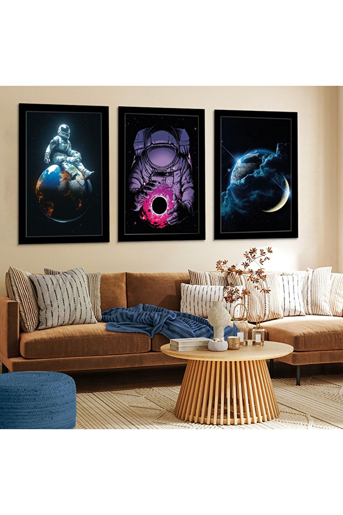 Siyah Ahşap Çerçeveli Astronot Tablo