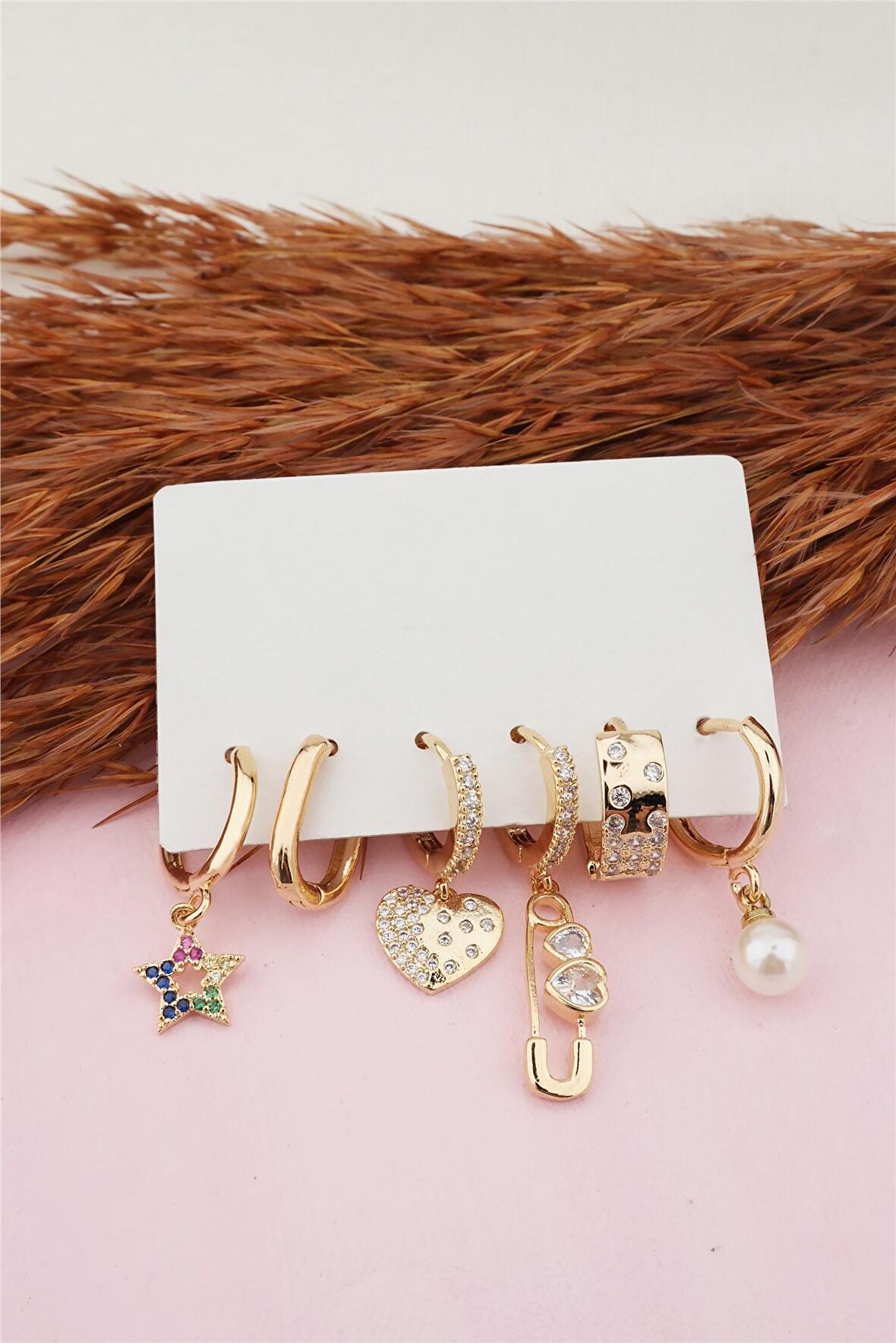 Kadın Altın Kaplama Kararmaz Zirkon Taşlı İnci ve Kalp Detaylı 6'lı Küpe Set