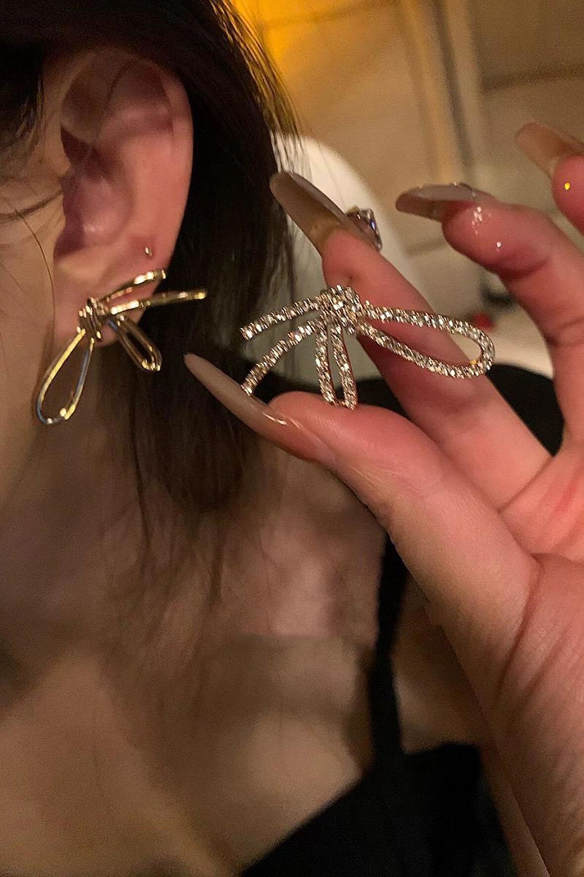 Kadın Özel Tasarım Fiyonk Figürlü 4 cm Küpe 002