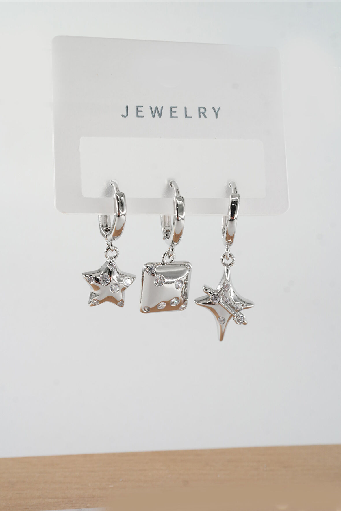 Kadın Vip Seri Baget Zirkon Taşlı Karışık Figürlü 3'lü Küpe  zrk00534