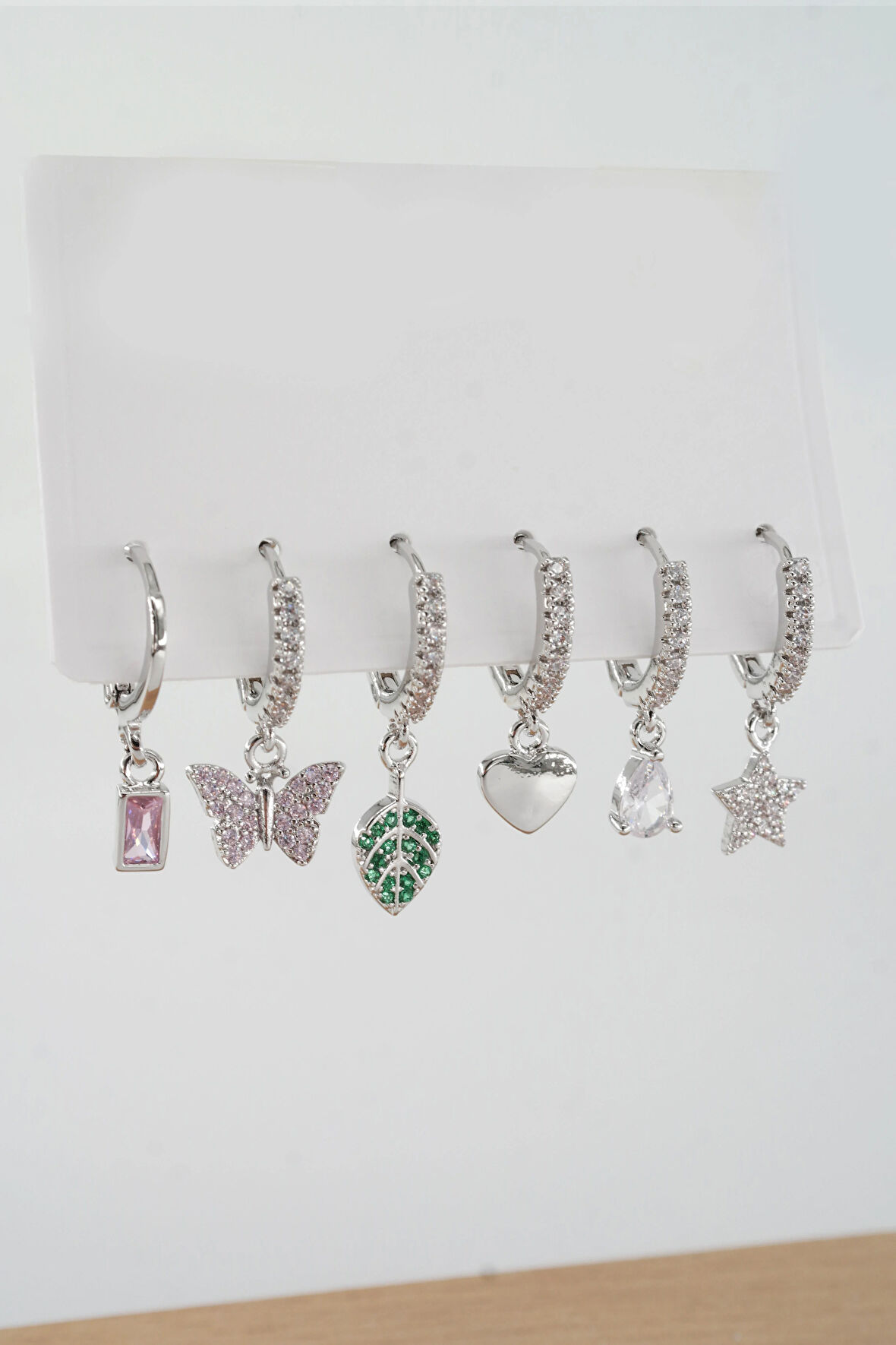 Kadın Vip Seri Zirkon Taşlı Karışık Figürlü 6'lı Küpe  zrk00577