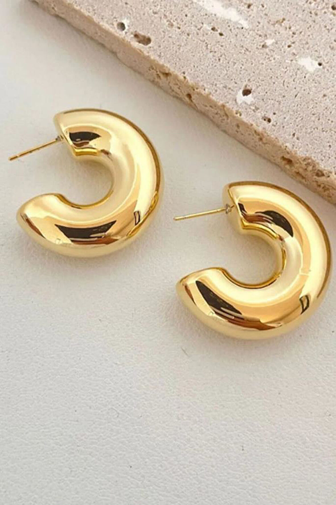 Kadın Bombeli 3cm Halka Görünümlü Küpe zrk00590