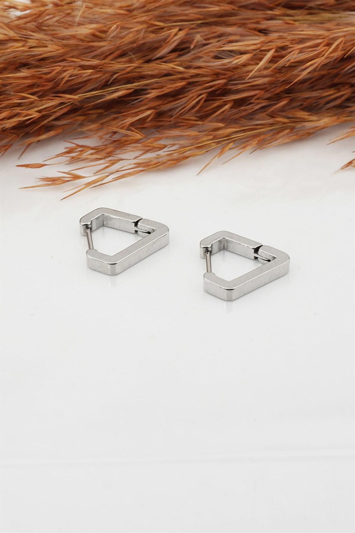 Kadın Çelik Basic Geometrik 1.5cm Üçgen Moldel Klipsli Küpe