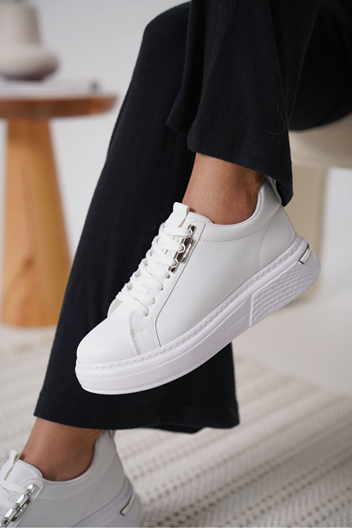 Nova Premium Kadın Gümüş Detaylı Beyaz Sneaker