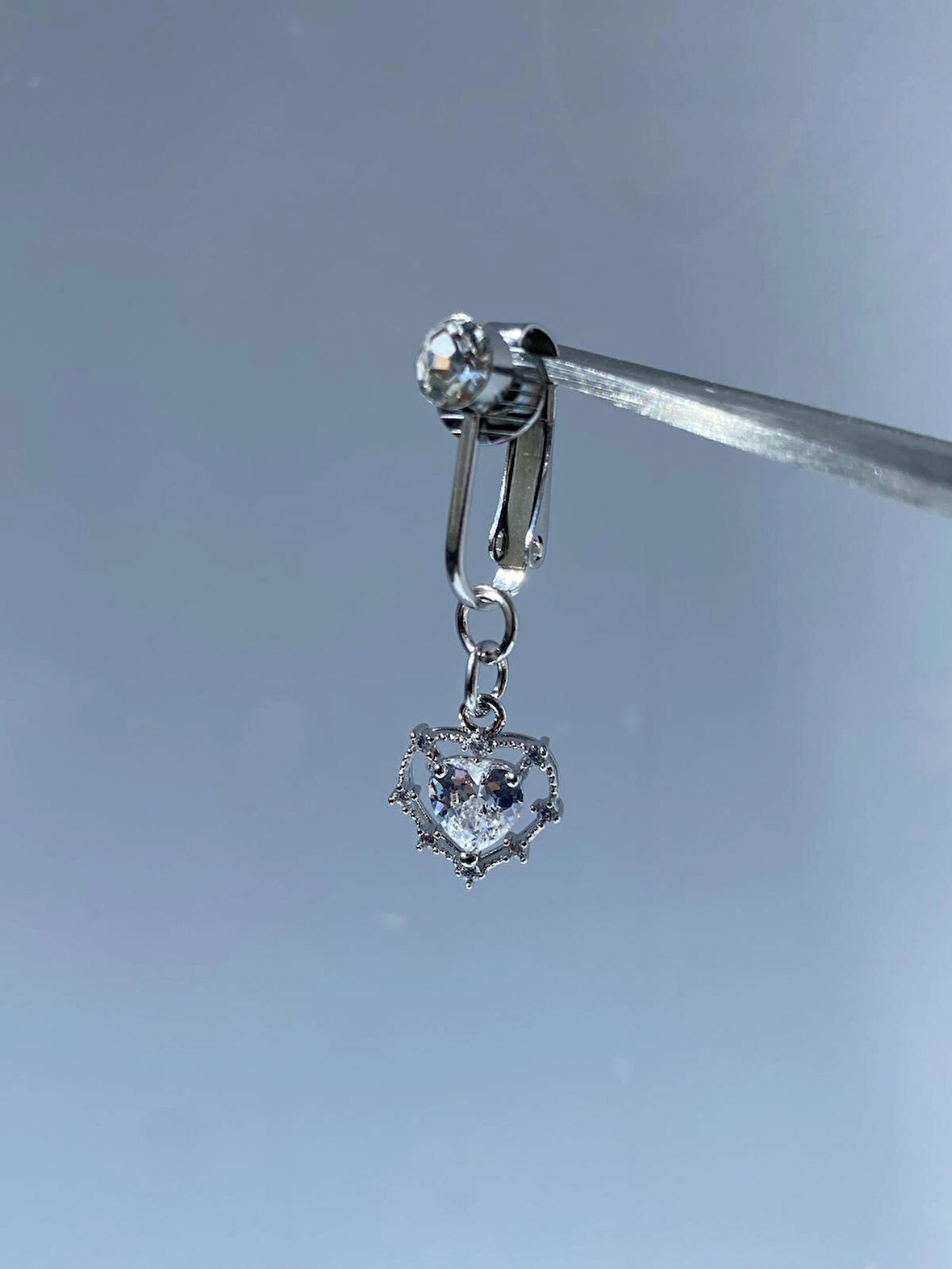 Çelik Göbek Piercing Mıknatıslı Deliksiz Kullanım Sıkıştırmalı Zirkon Taşlı Kalpli Model