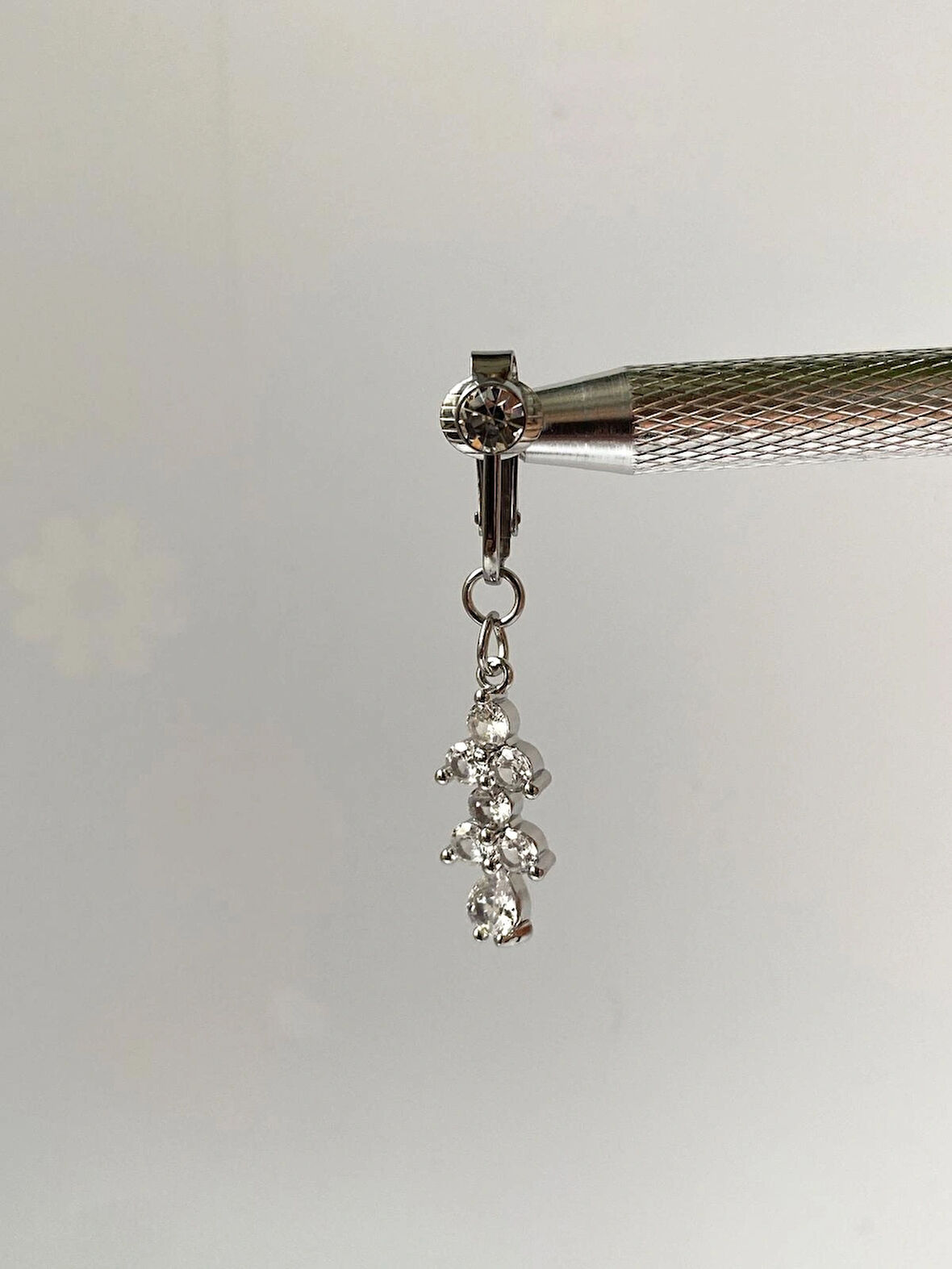 Çelik Göbek Piercing Mıknatıslı Deliksiz Kullanım Sıkıştırmalı Çiçek Sallantılı Uzun Model