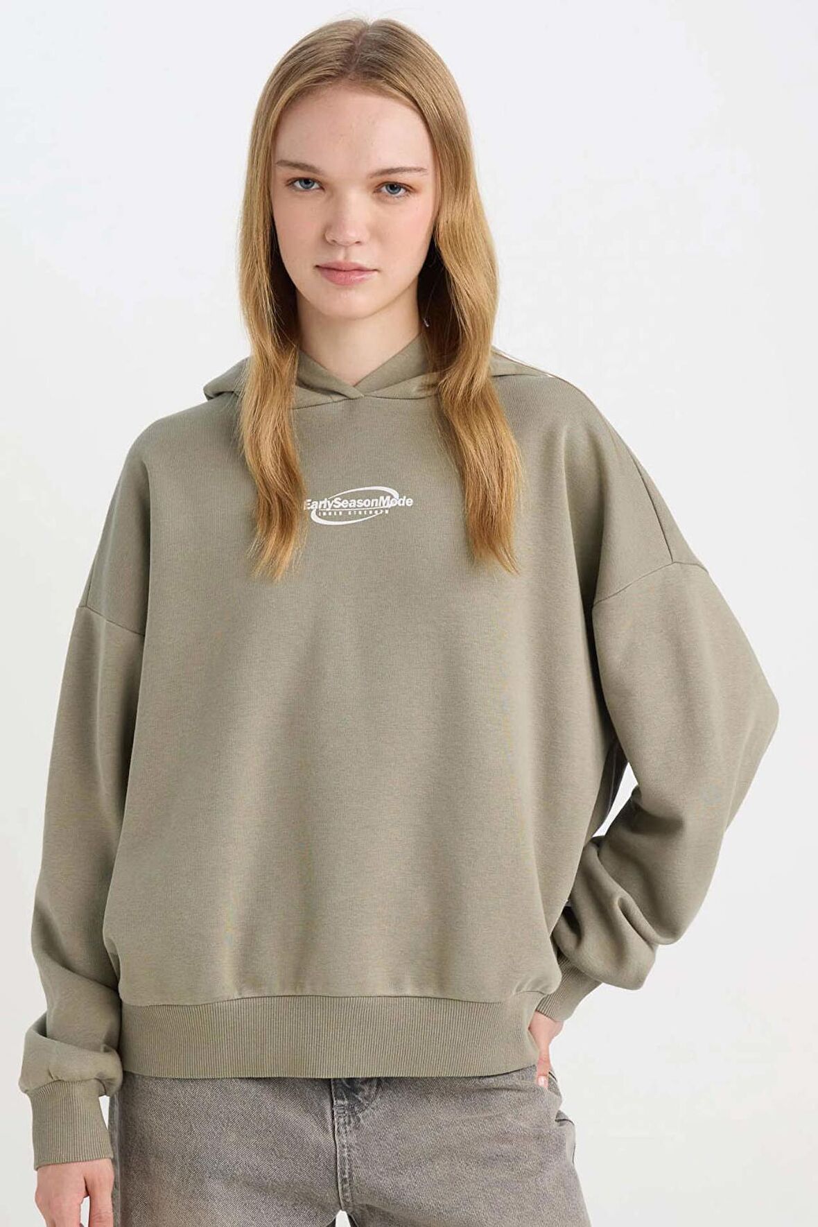 DeFacto Coool Loose Fit Baskılı Kapüşonlu Sweatshirt D6672AX24WNKH109