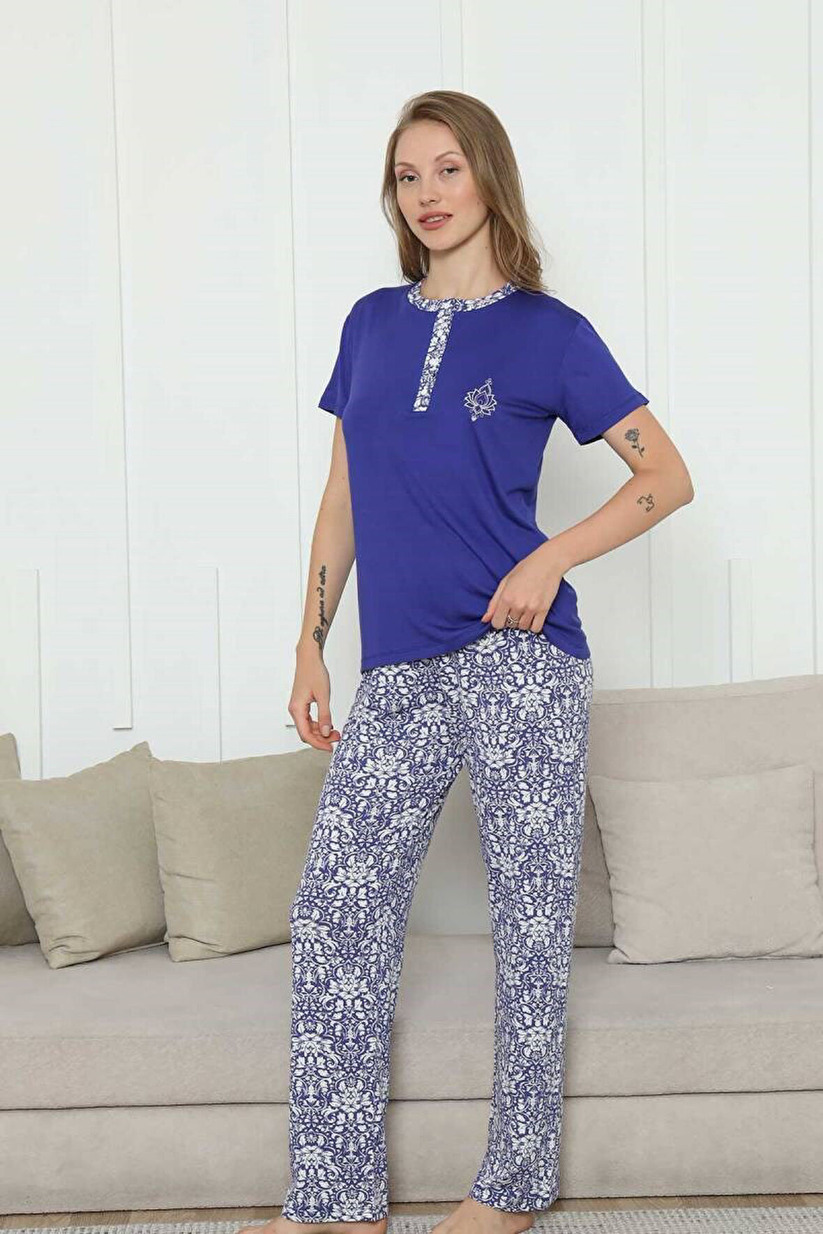 Kadın Saks Mavi 3 Düğmeli Etnik Desen Likralı Viskon Kısa Kol Pijama Takımı