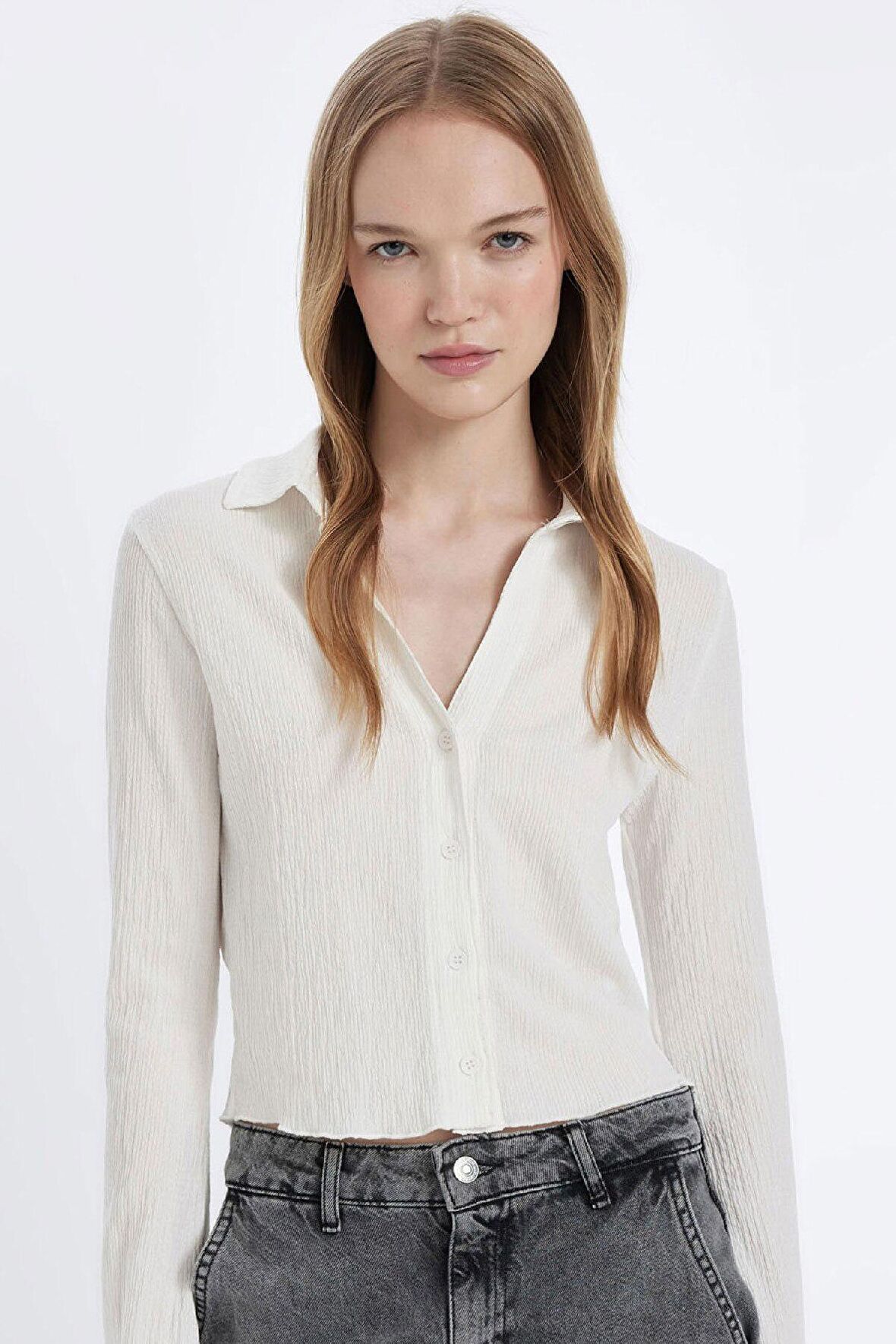 DeFacto Coool Fitted Basic Düz Düğmeli Uzun Kollu Crop Beyaz Gömlek A0012AX24AUWT32