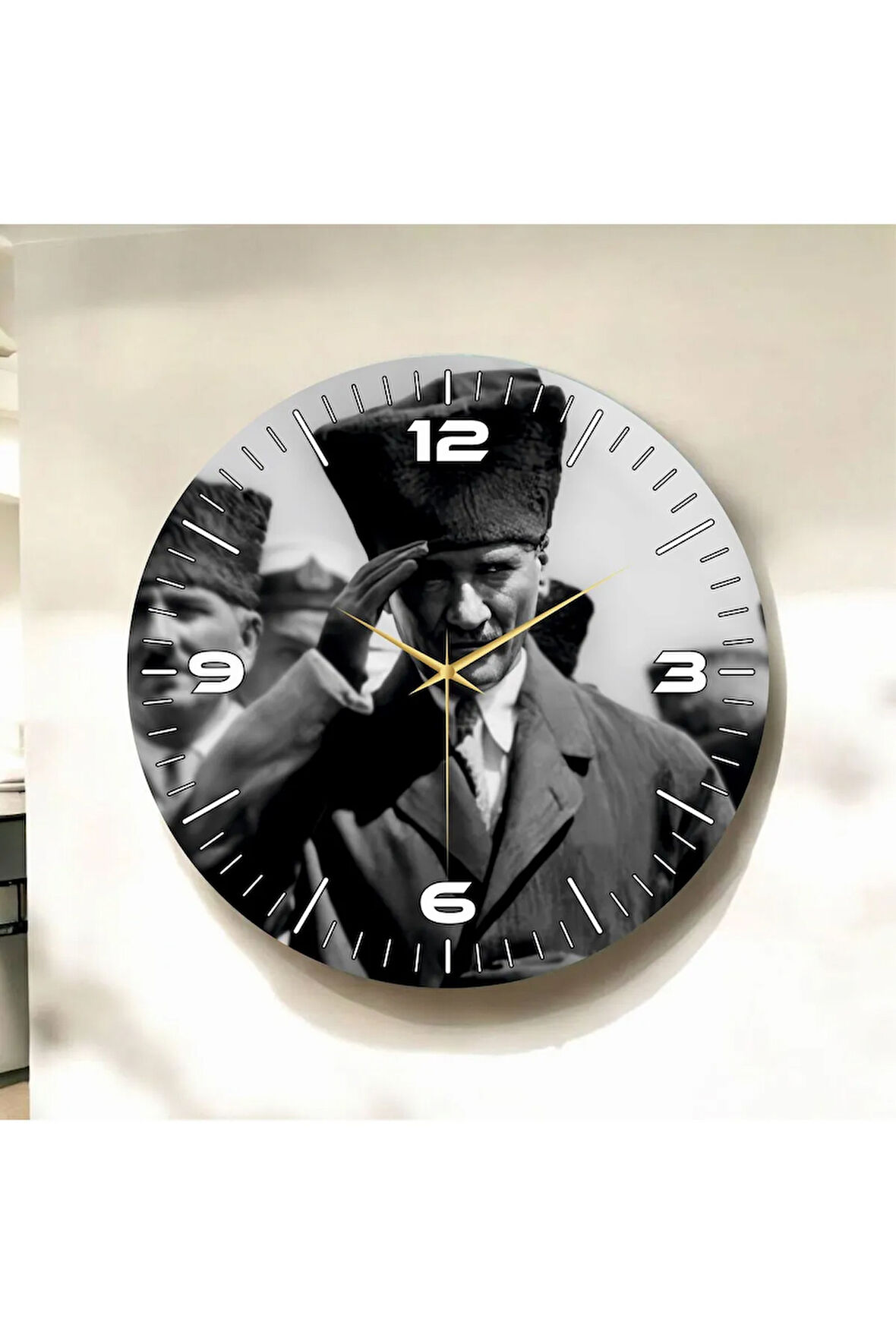 Mustafa Kemal Atatürk Siyah Beyaz Renkli Baskı Sayılı Hediyelik Ahşap Sessiz Duvar Saati 50cm