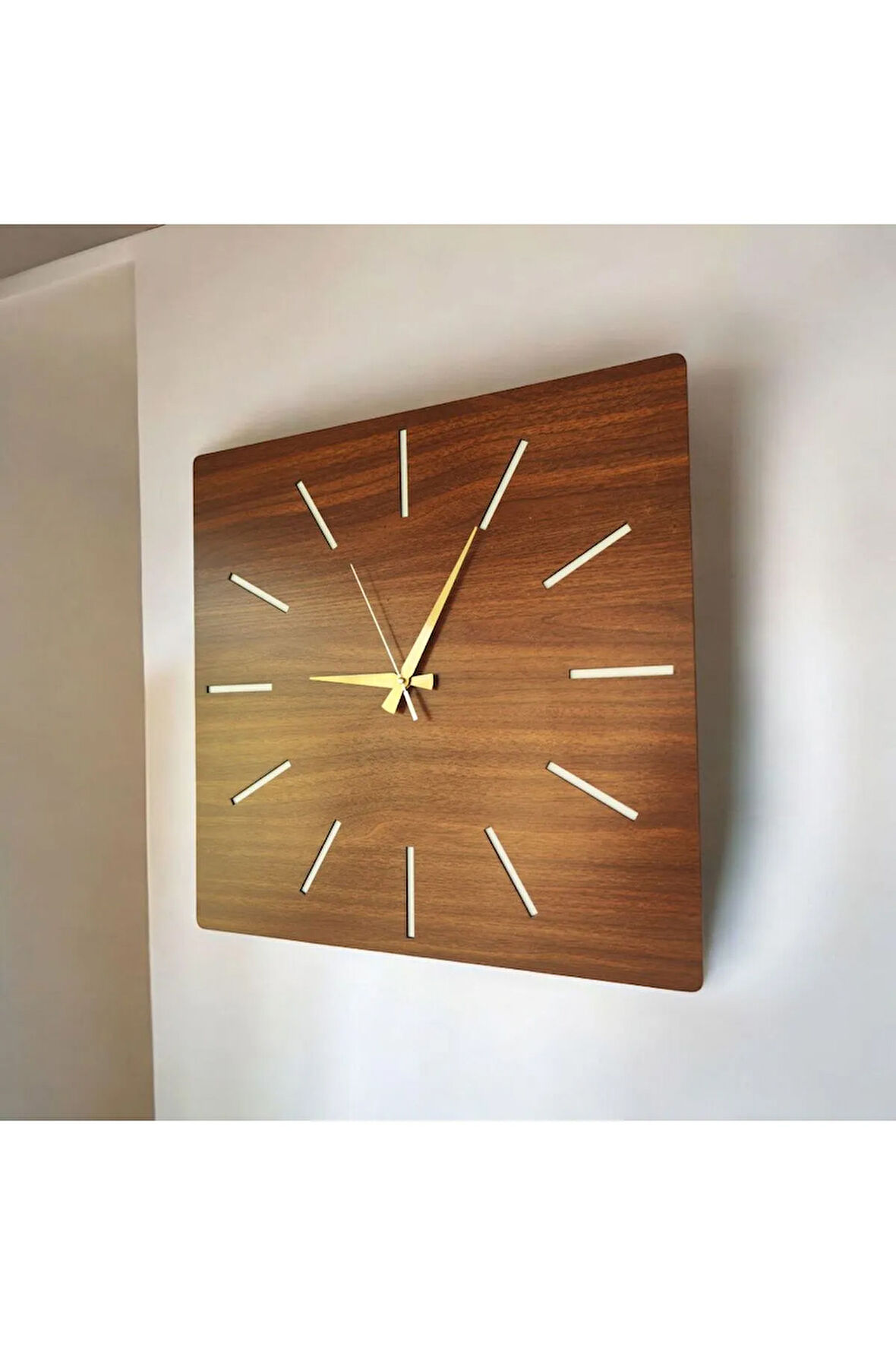 Kare Ahşap Ceviz Renk Sade Sayılı Hediyelik Sessiz Duvar Saati 50cm