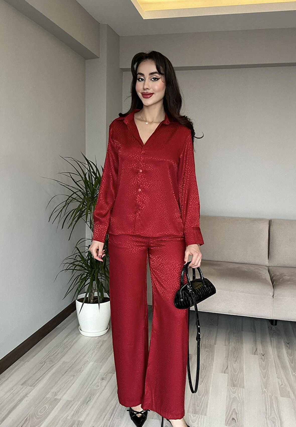 Kadın Kırmızı Aurelia Floş Jakar Saten Gömlek Pantolon İkili Takım Leopar Desenli Alt Üst Takım